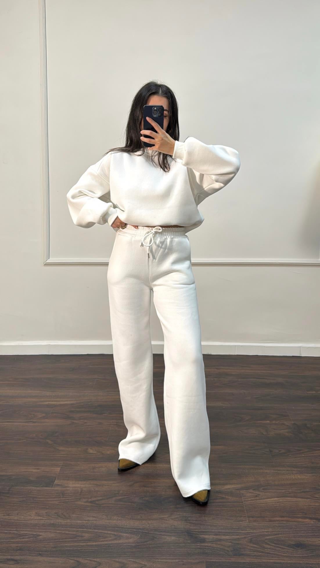 Beyaz Pamuklu Sweatshirt ve Pantolon Takım