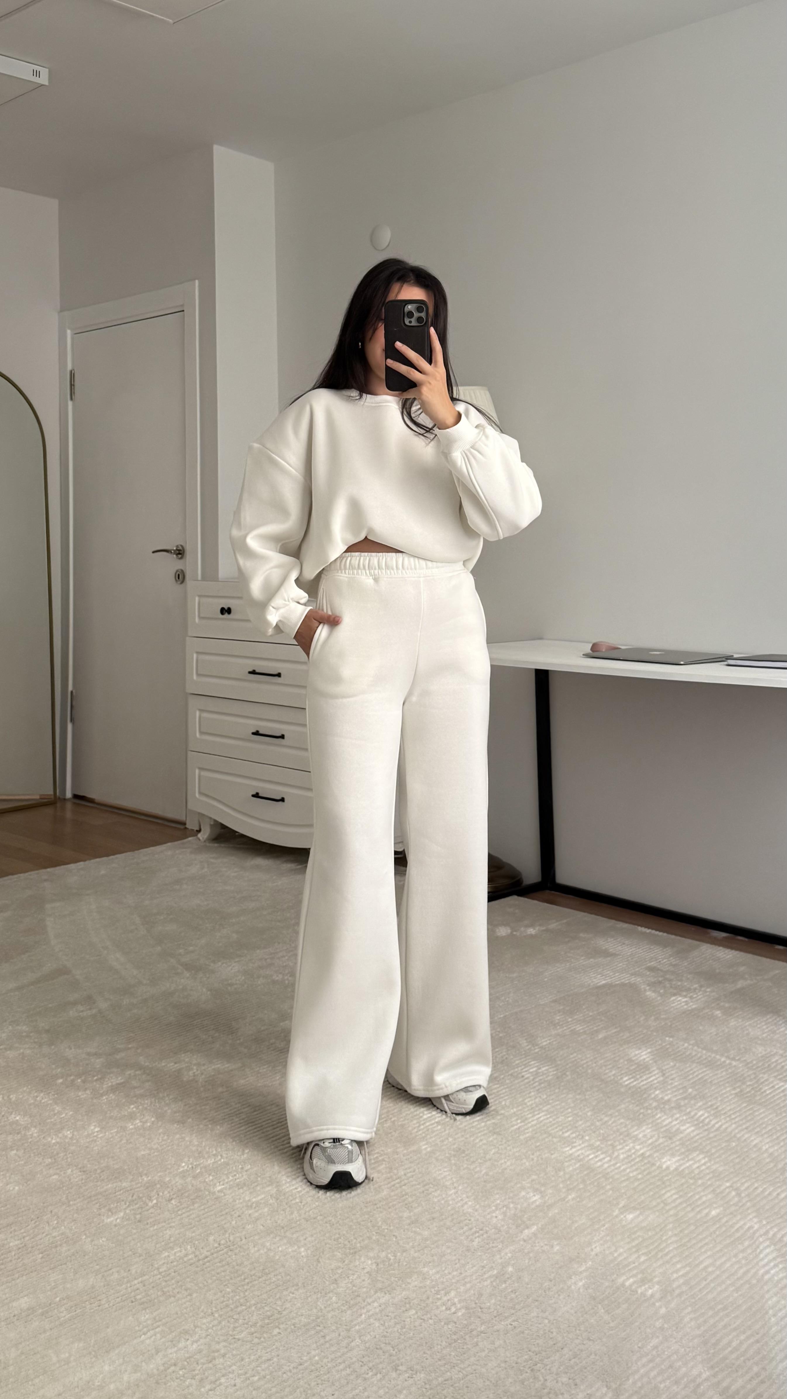 Bol Paça Lastikli Beyaz Üç İplik Şardonlu Takım