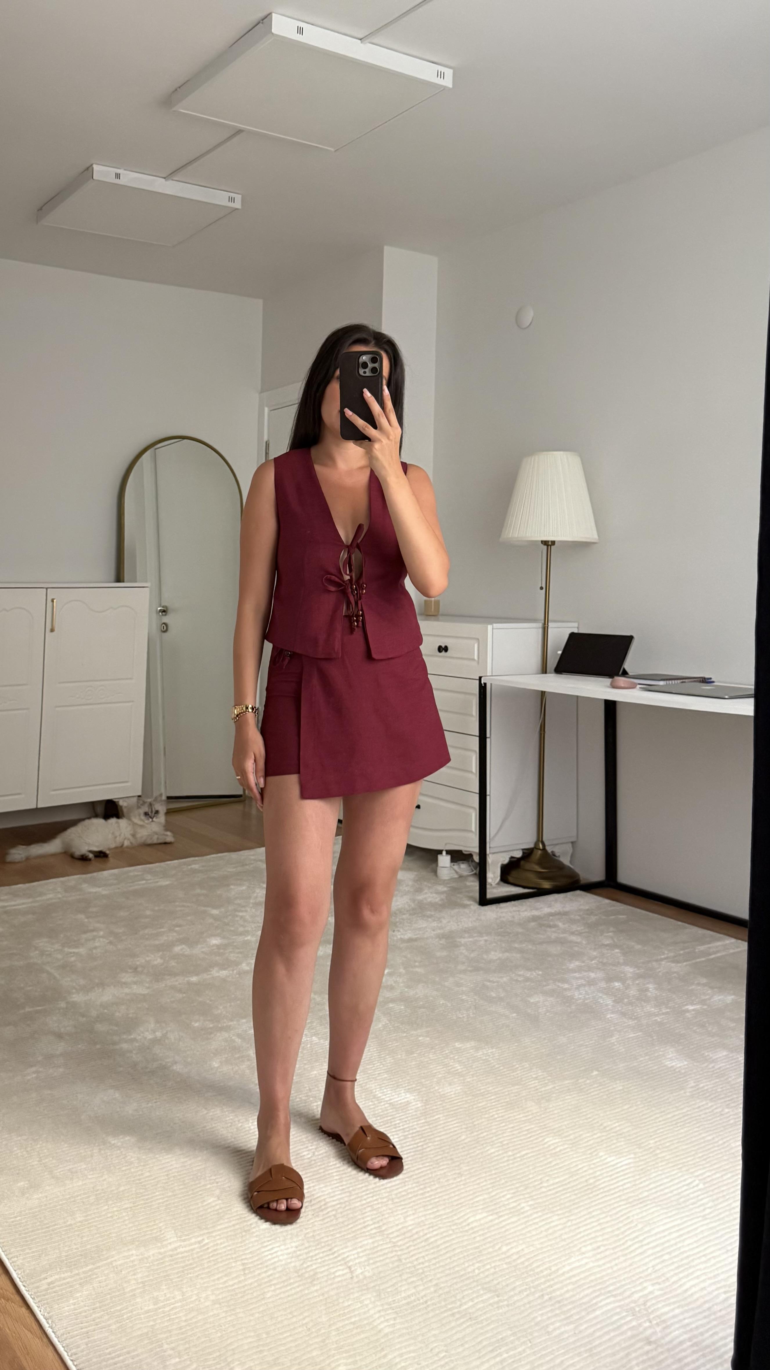 Boncuklu Bordo Yelek Şort Etek Takım