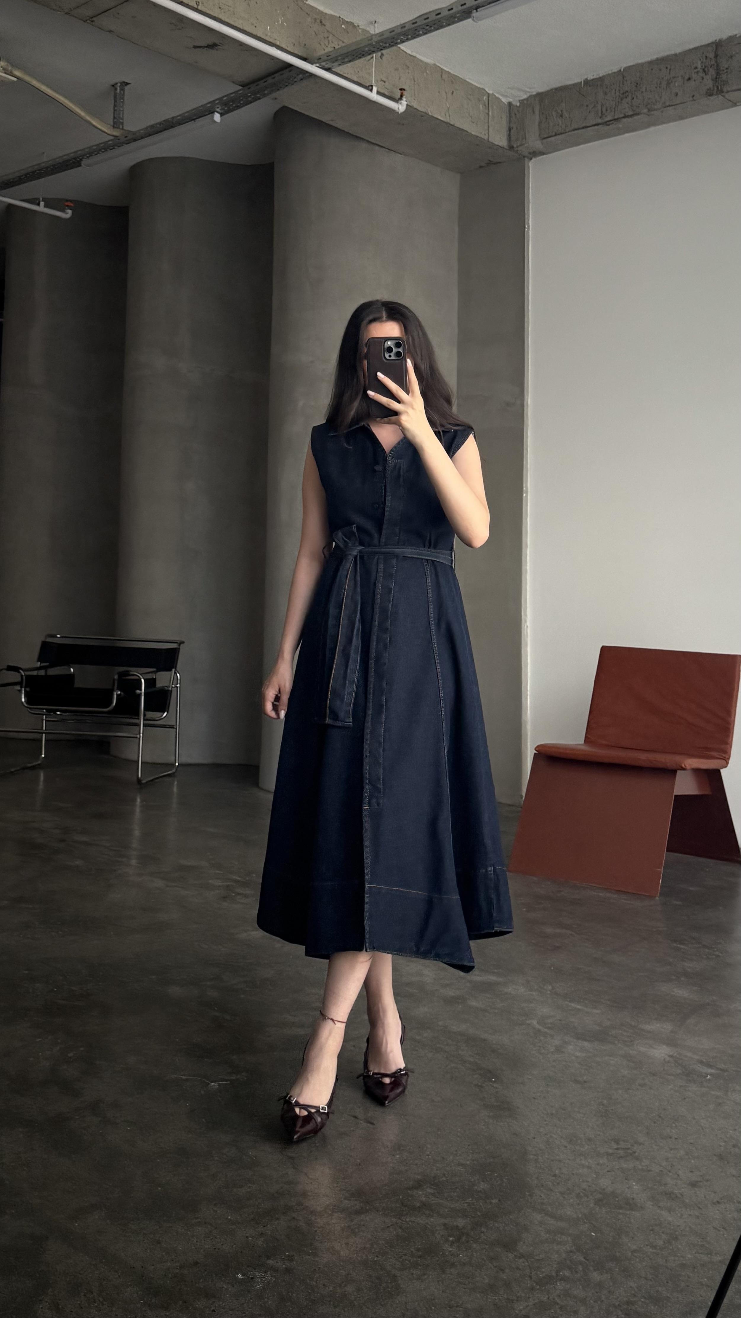 Koyu Mavi Kolsuz Kuşaklı Midi Denim Elbise