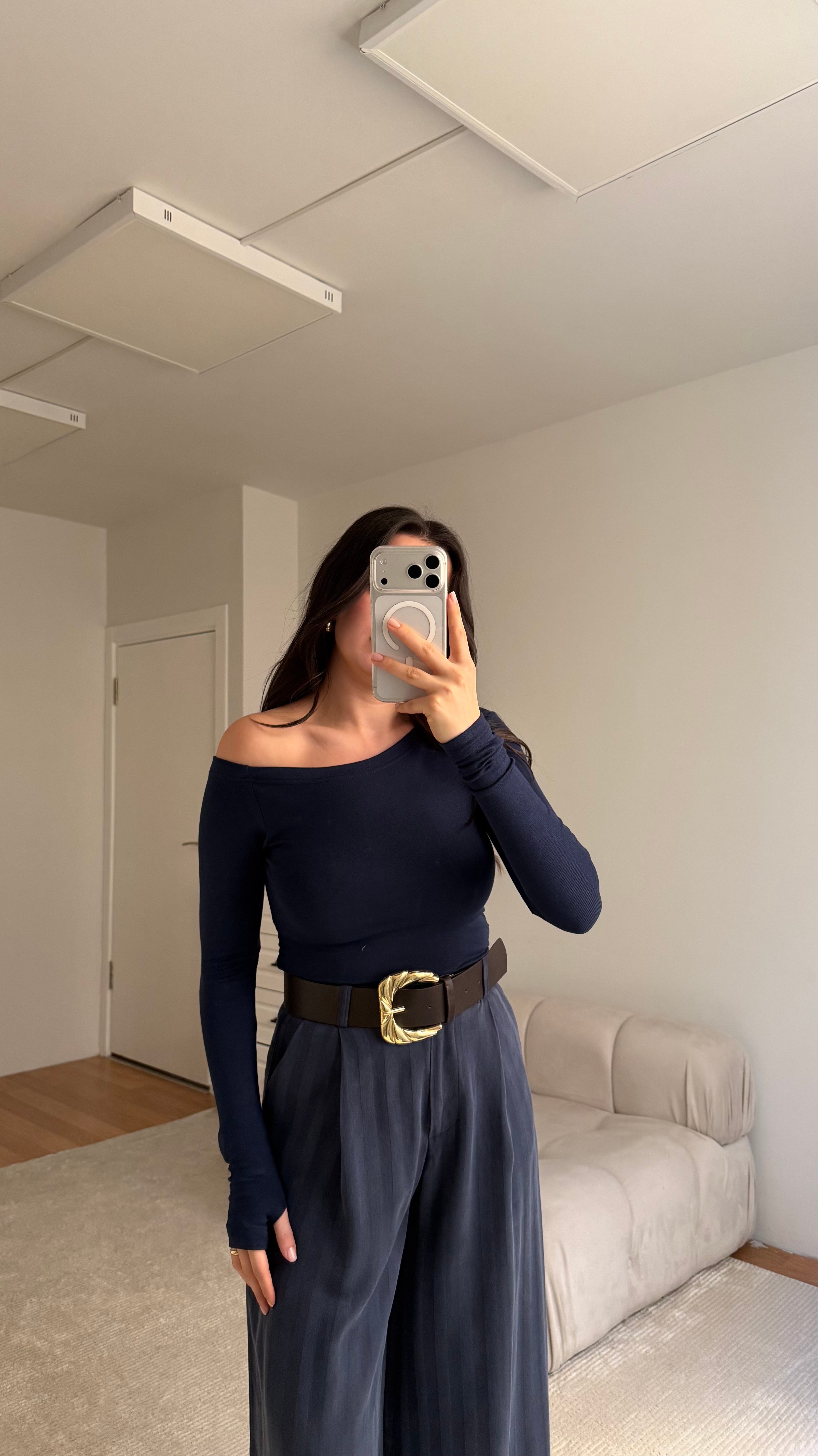 Lacivert Kayık Yaka Drapeli Parmak Geçirmeli Bluz