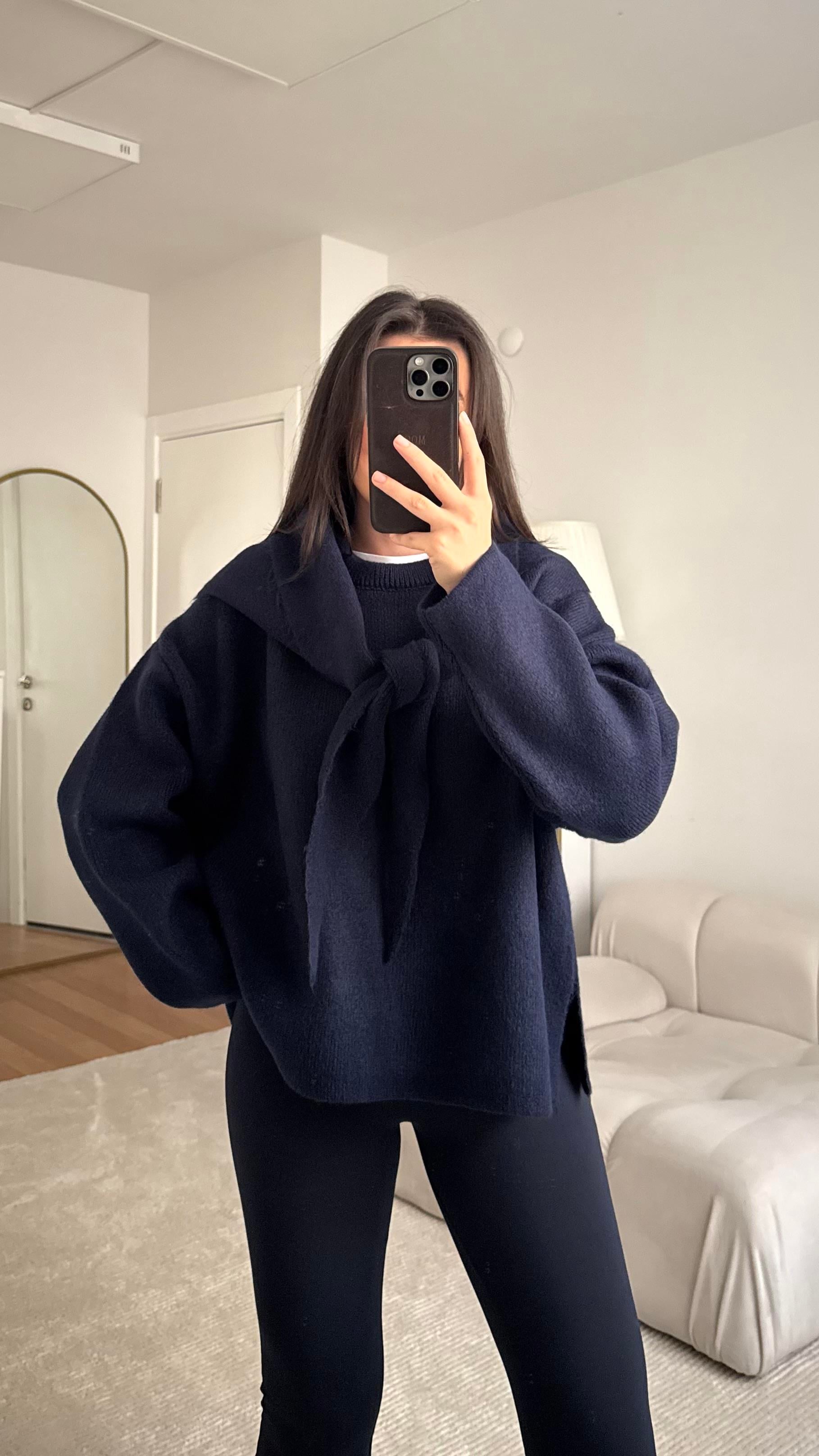 Lacivert Omuzdan Şal Bağlamalı Kazak