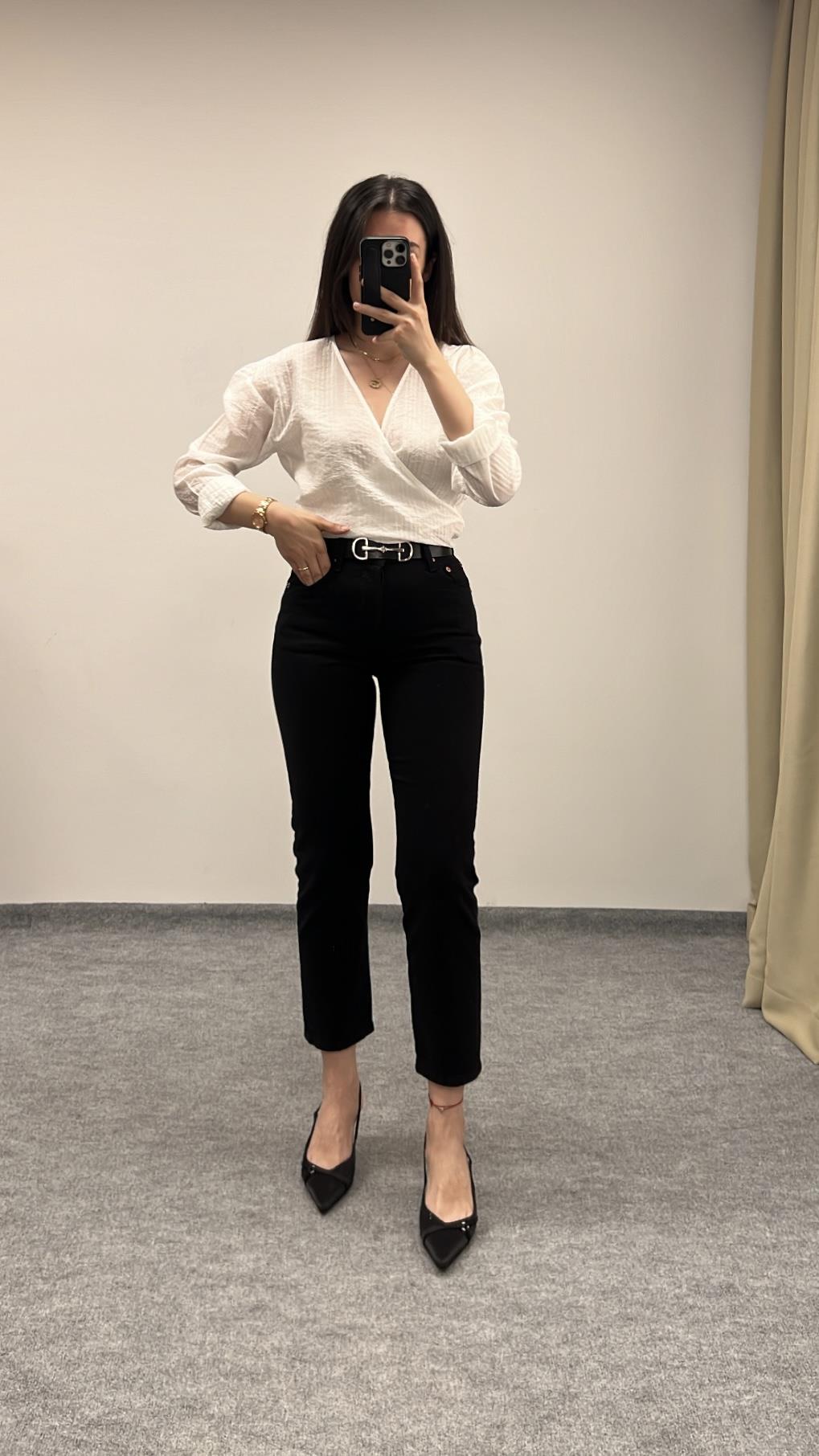 Lavli Siyah Straight Leg Jean