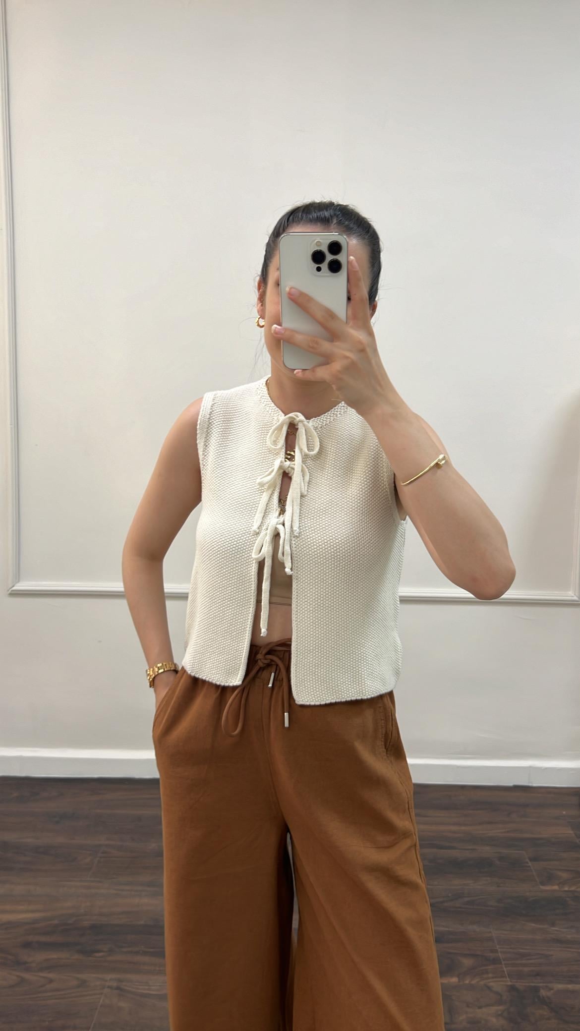 Mad Model Ekru Bağlama Detay Triko Yelek