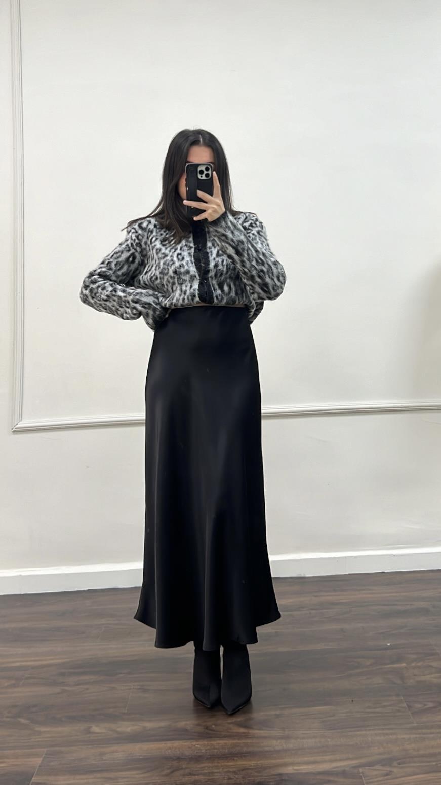 Mad Siyah Saten Maxi Etek
