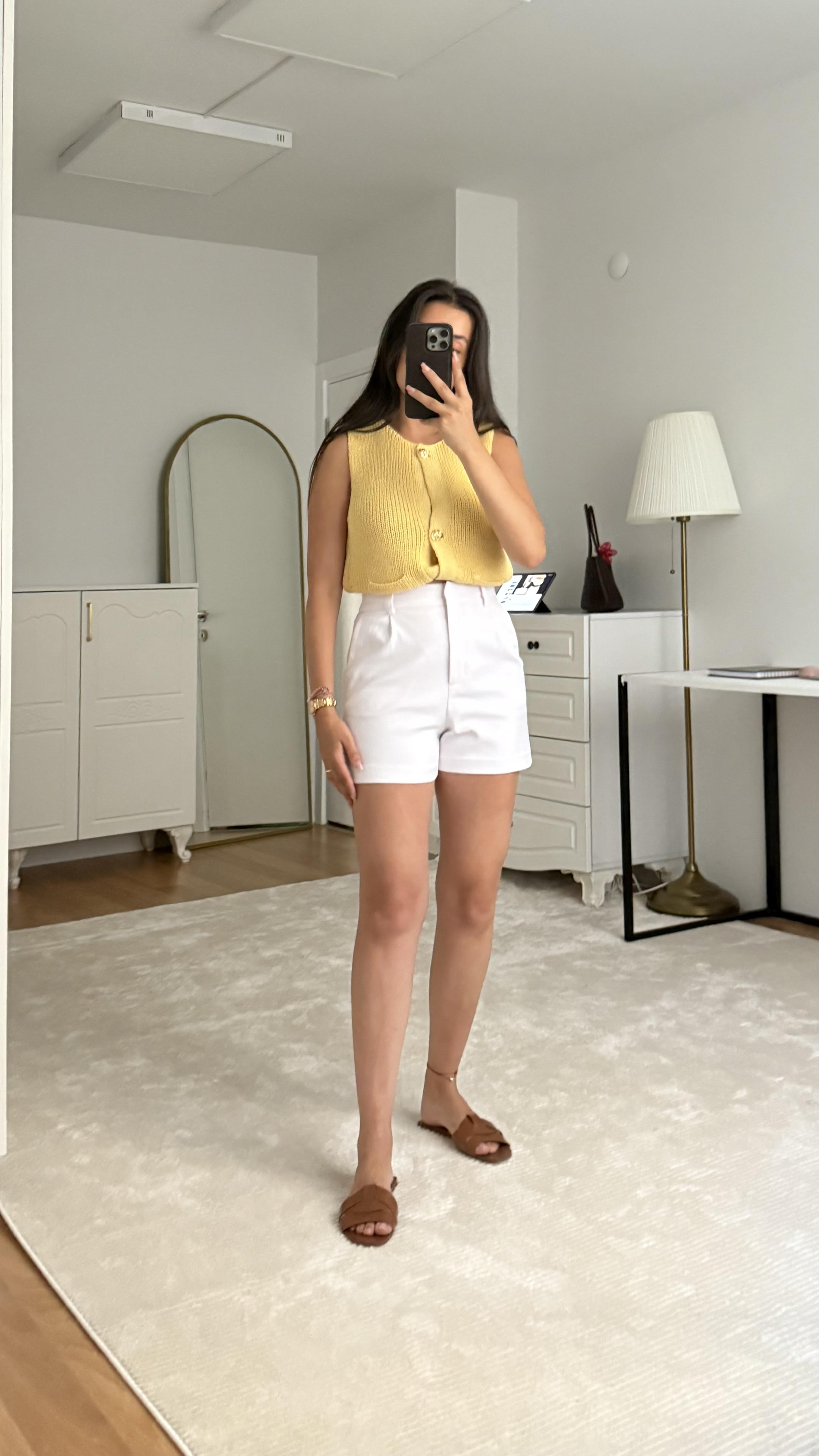 Marka Beyaz Krep Kumaş Şort