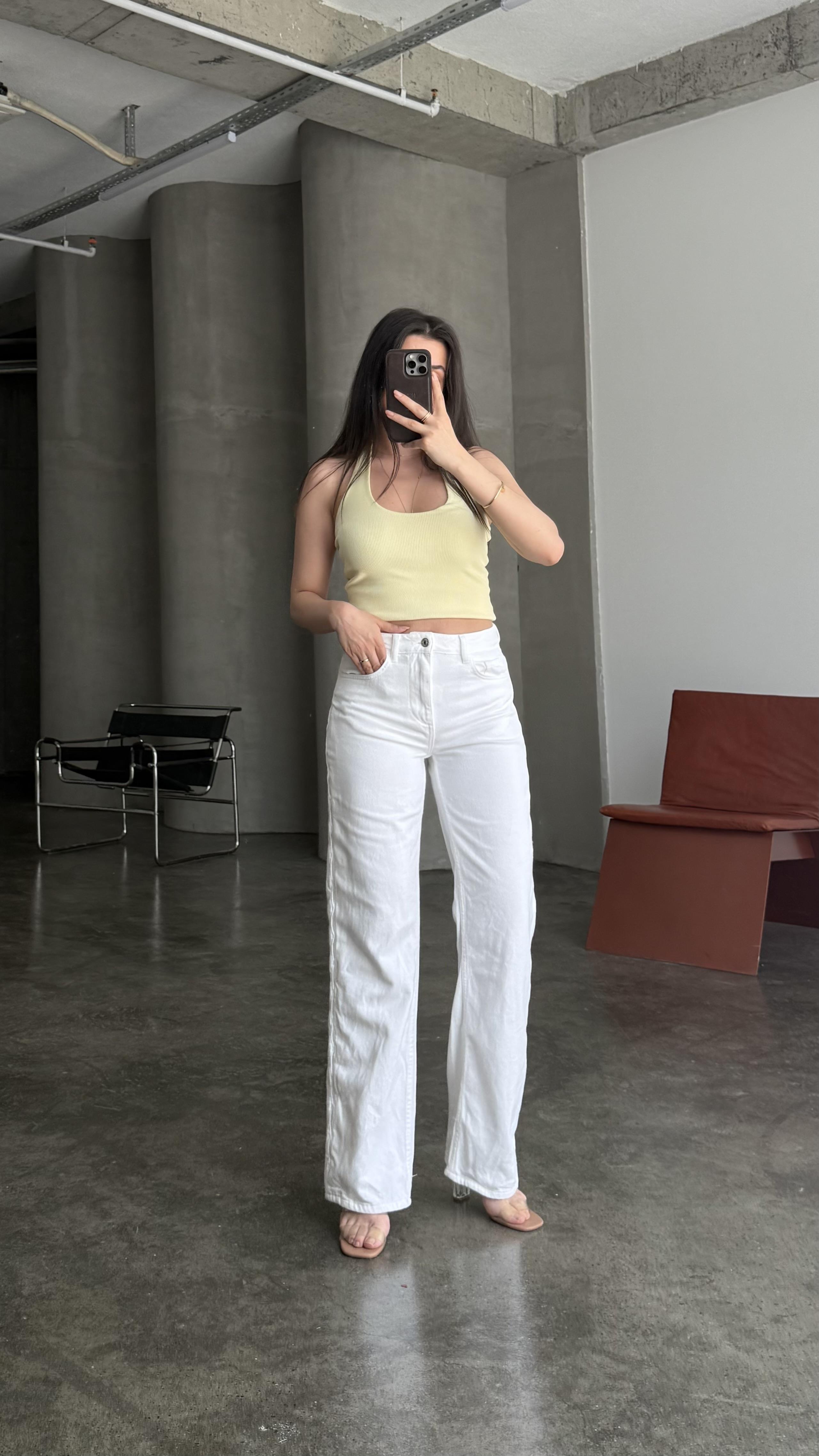 Marka Beyaz Yan Detaylı Straight Jean