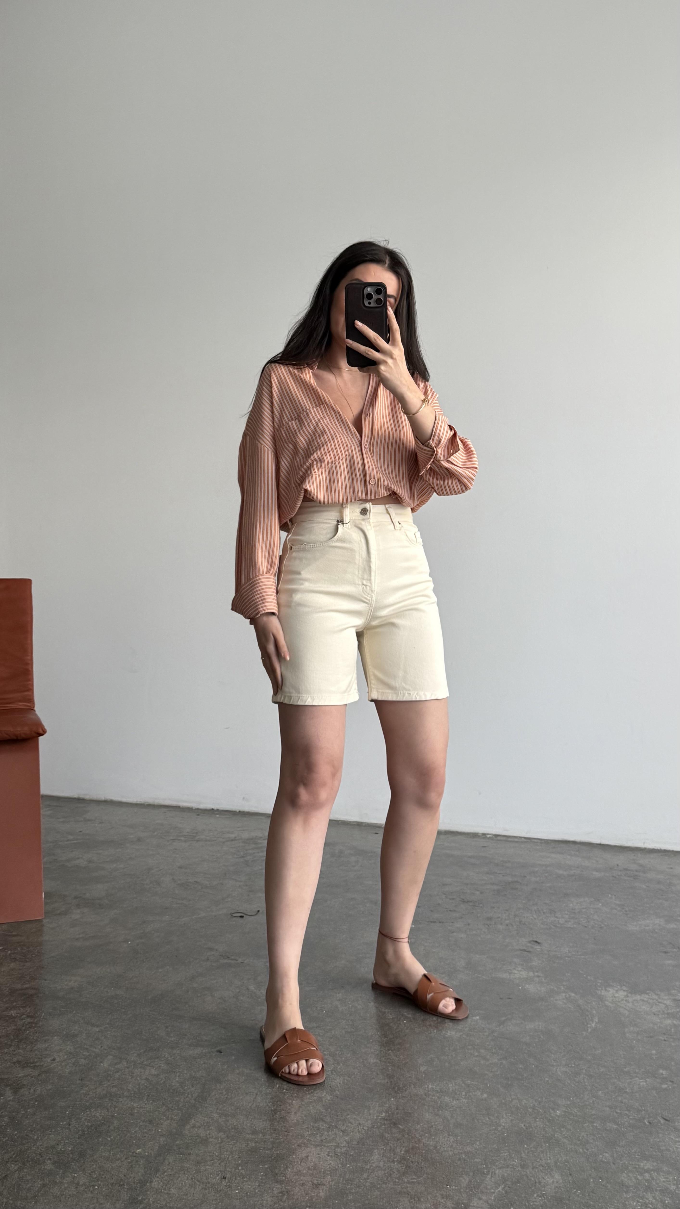 Marka Ekru Mom Şort