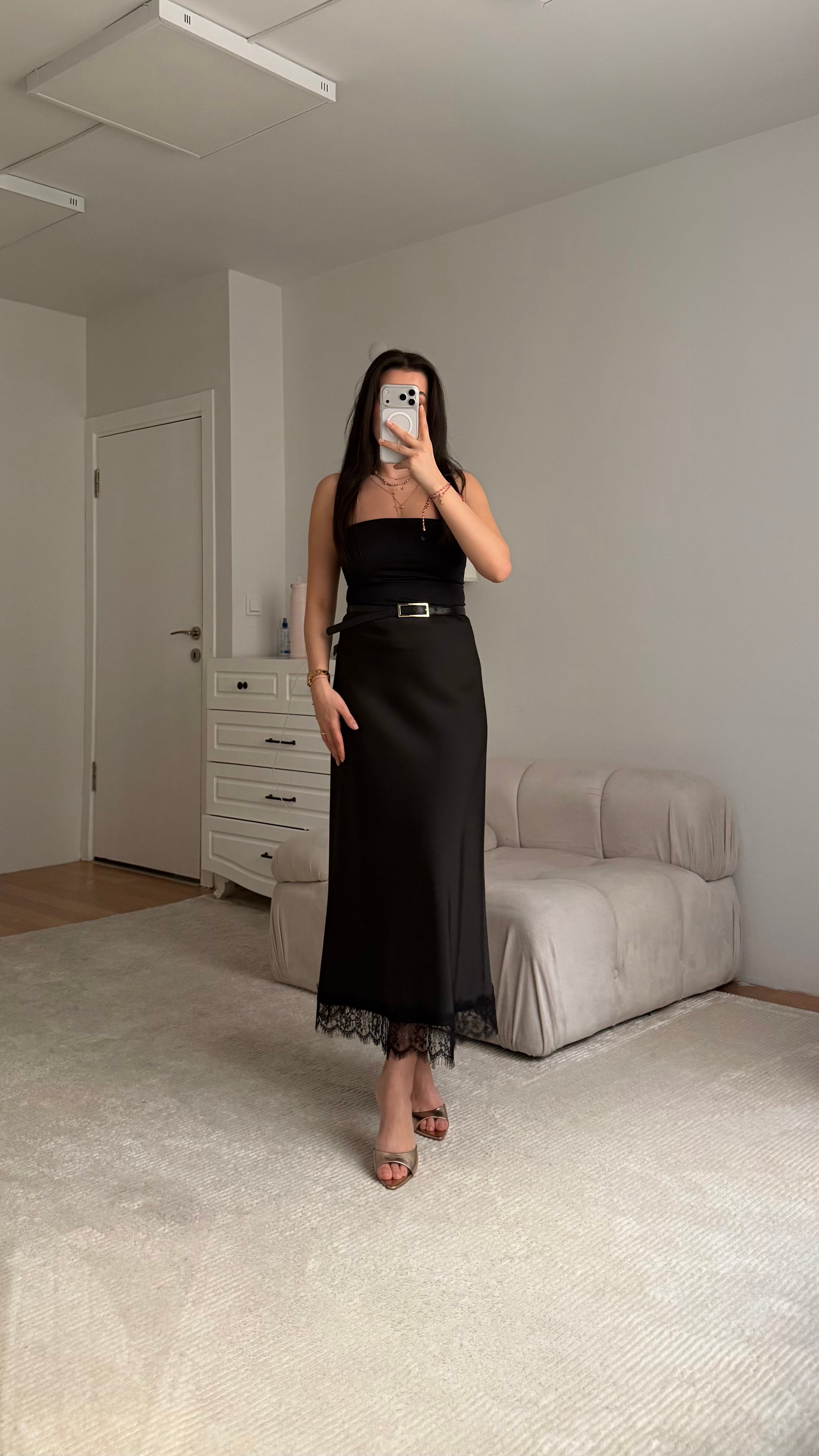 Marka Siyah Dantel Detaylı Saten Etek