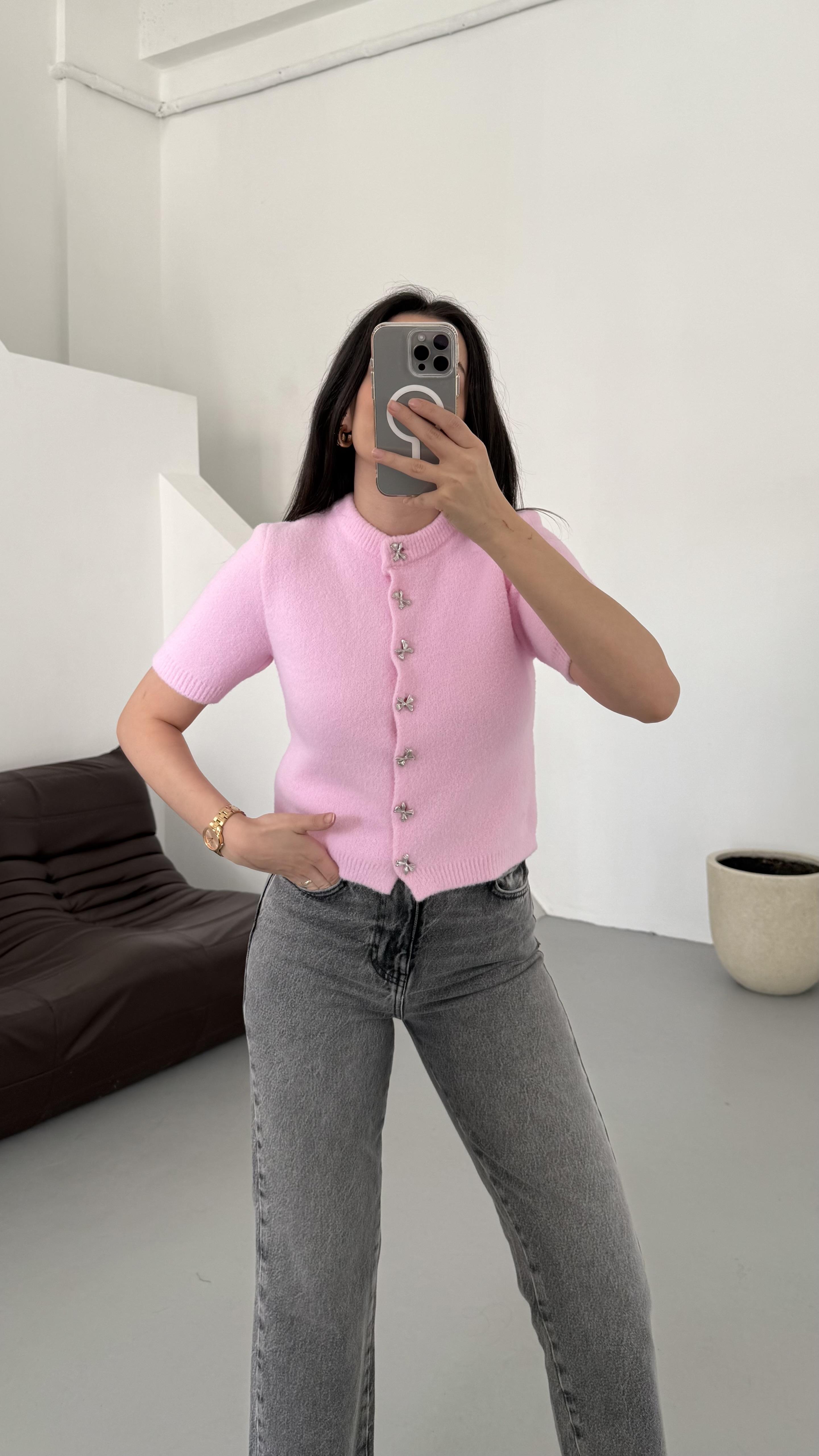 Pembe Yumoş Fiyonk Düğme Detay Triko