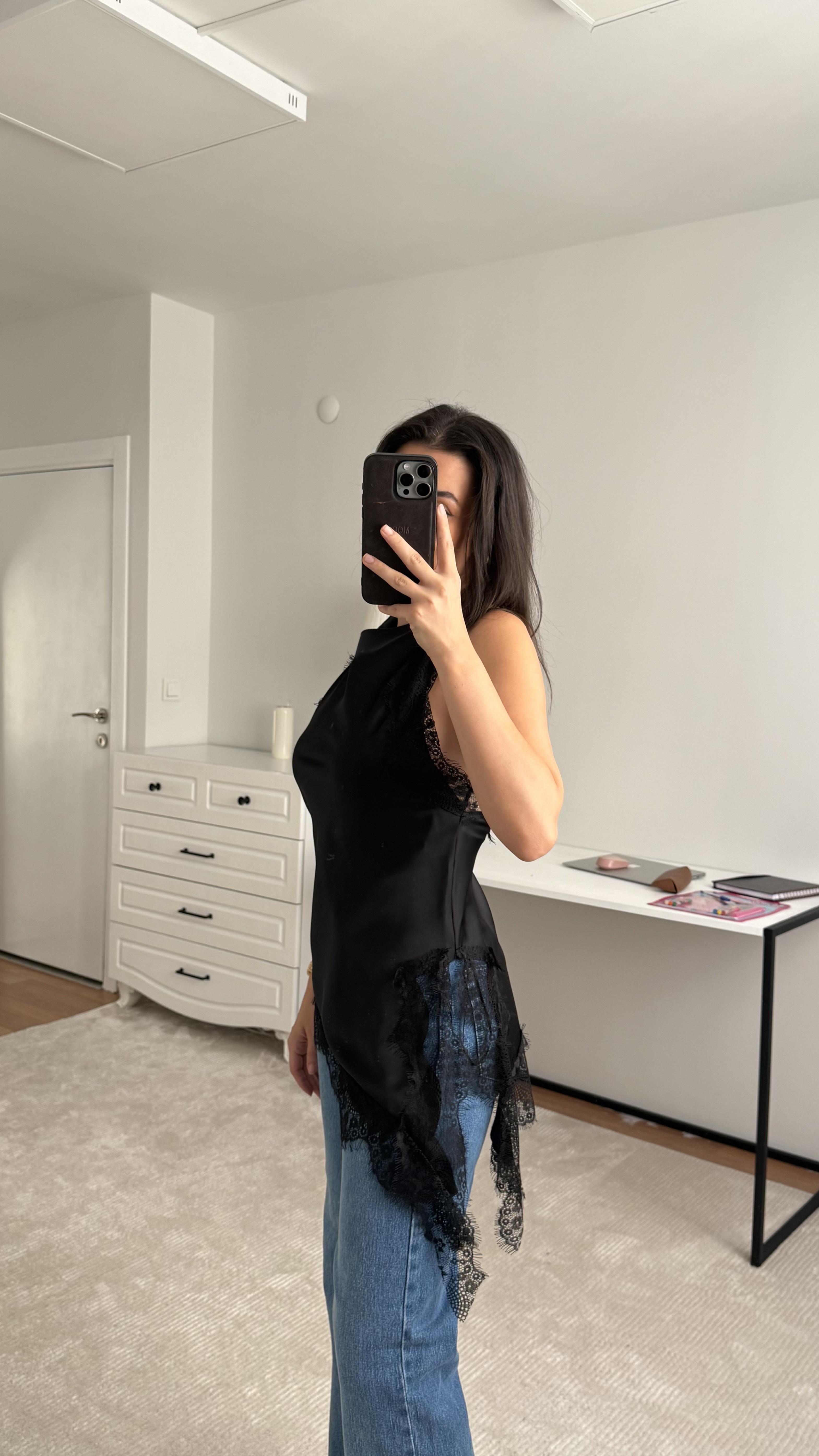 Siyah Dantelli Halter Yaka Top