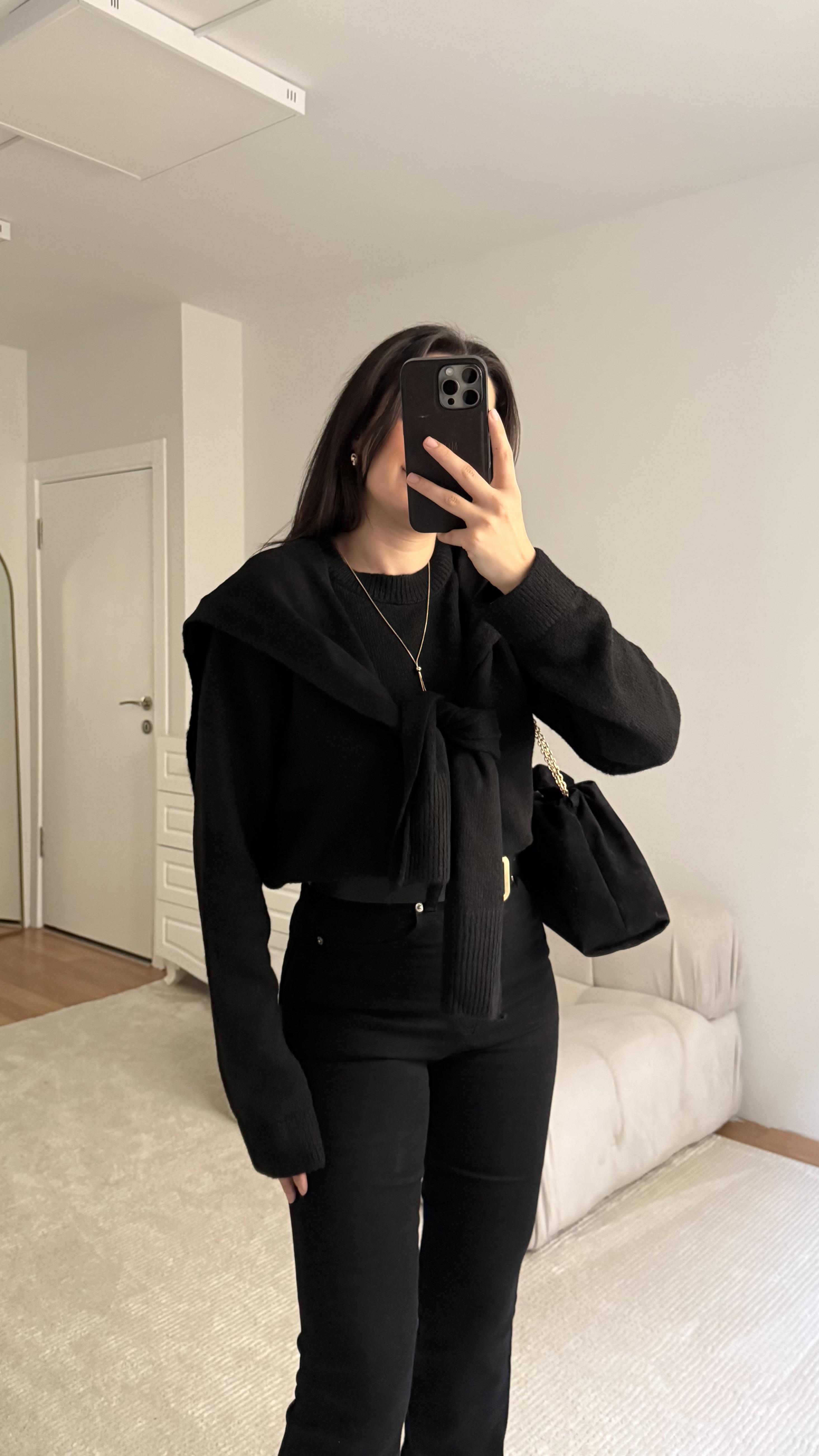 Siyah Omuzdan Kol Bağlamalı Basıc Kazak