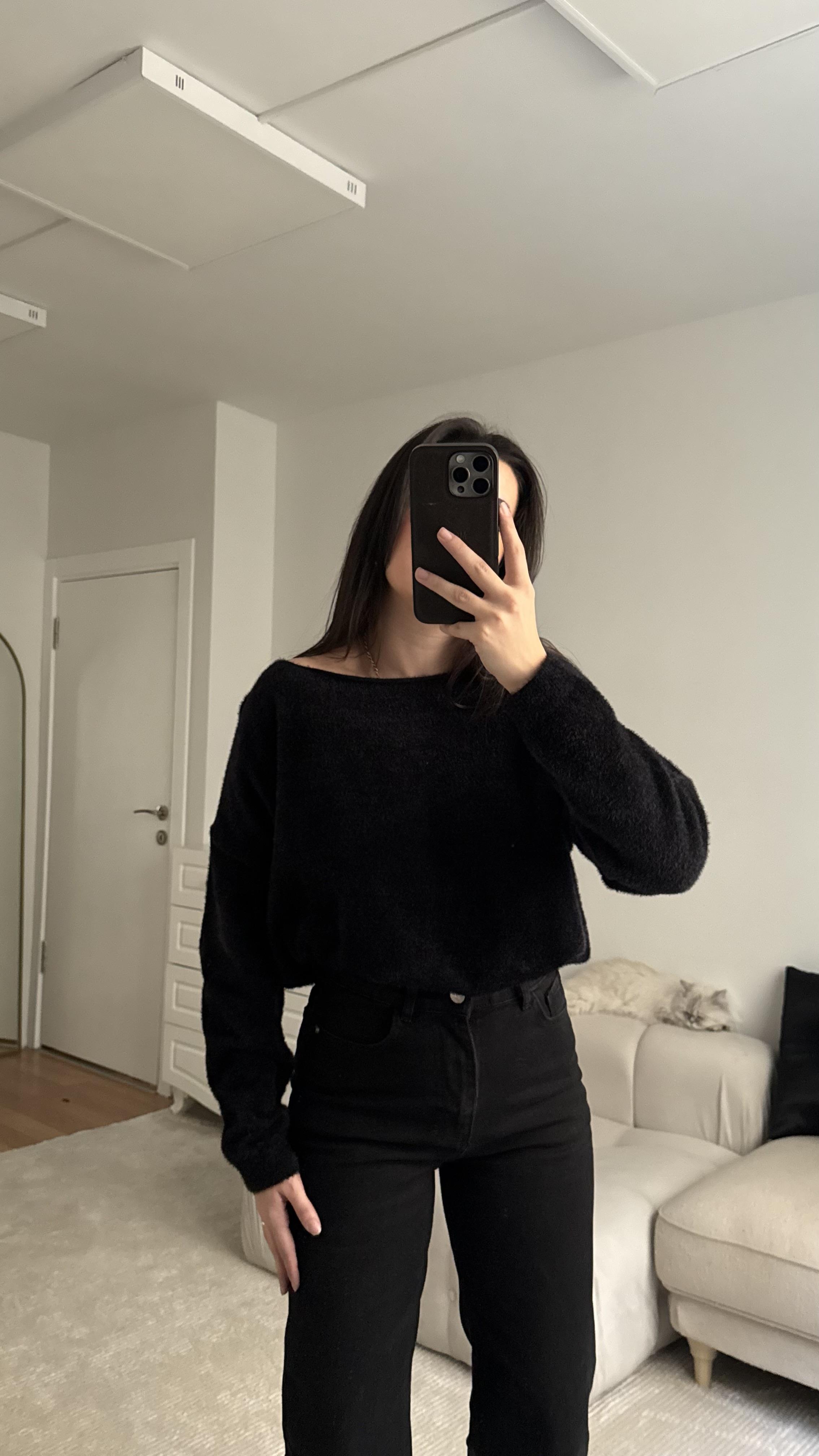 Siyah Sakallı Örme Geniş Yaka Kazak