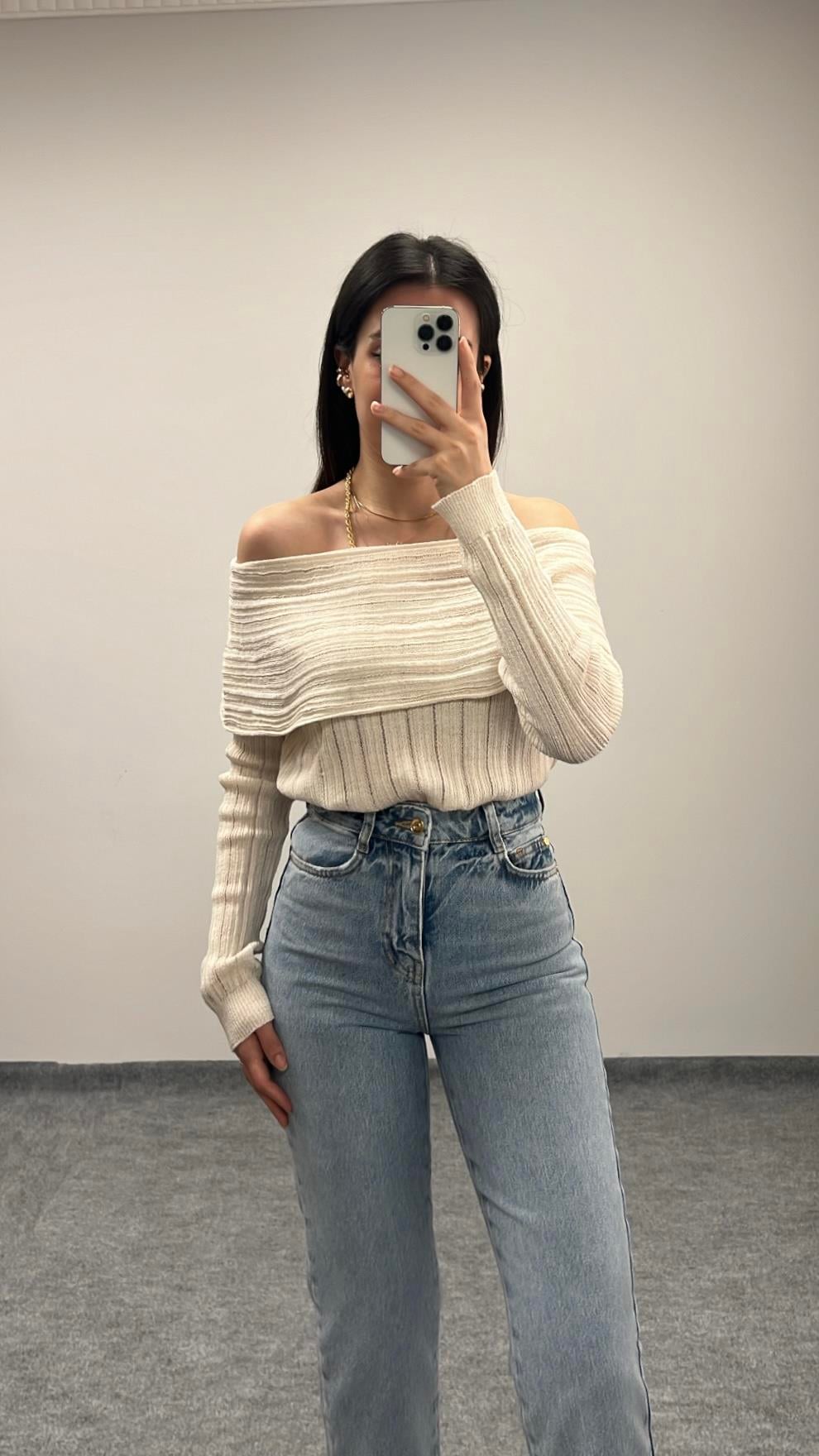 TALA KREM MADONNA YAKA İNCE ÖRME TRİKO