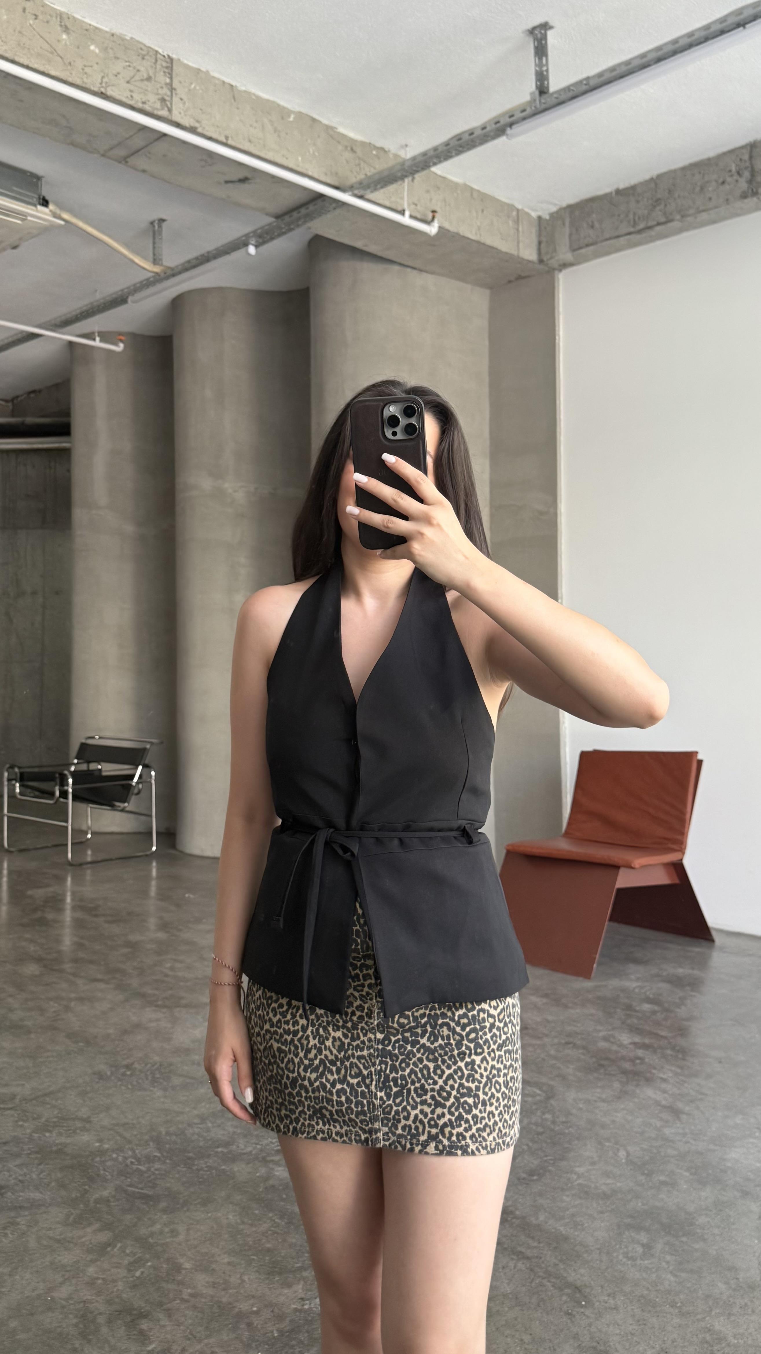 Tasarım Bağlamalı Siyah Yelek