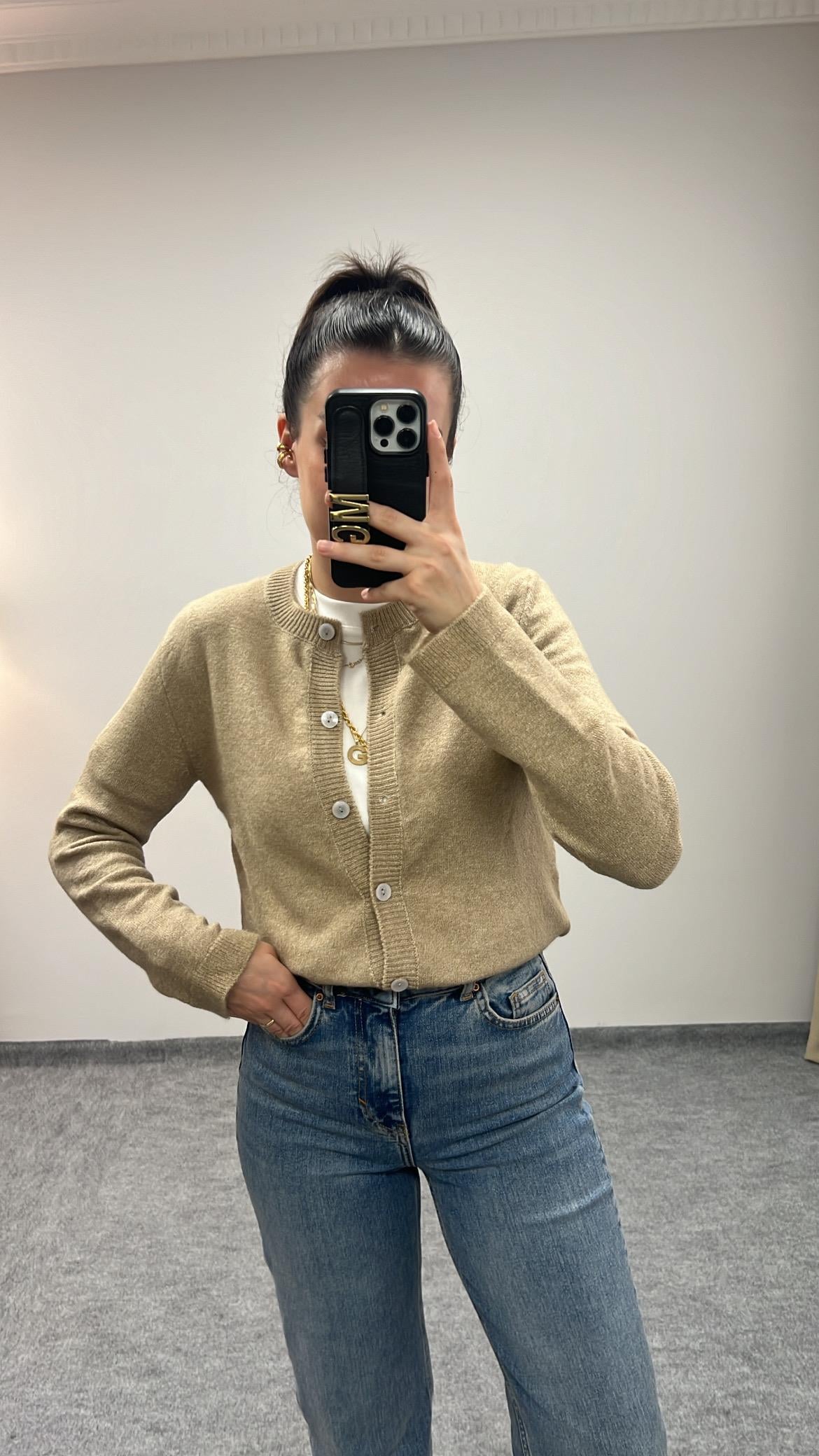 VİZON DÜĞMELİ YUMUŞAK DOKULU TRİKO HIRKA