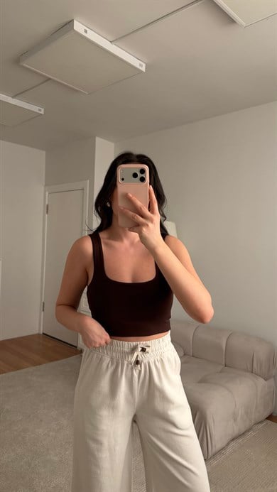 Acı Kahve Kare Yaka Bluz 