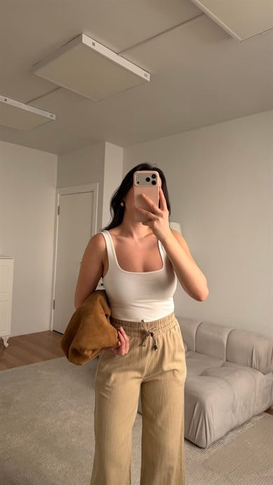 Beyaz Kare Yaka Bluz 