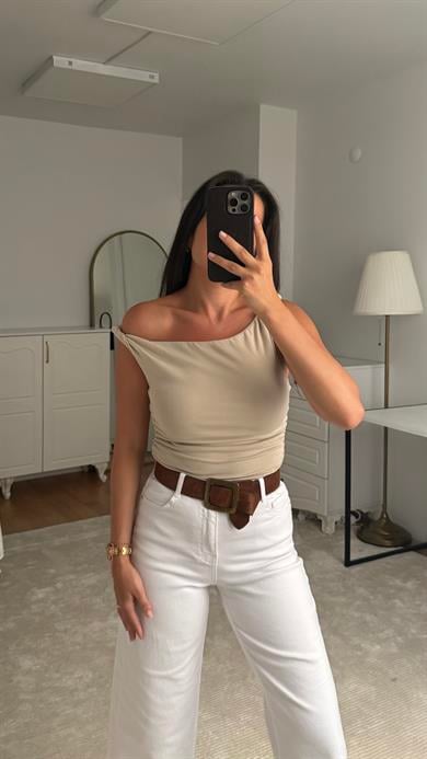 Büzgü Detaylı Bej Bluz