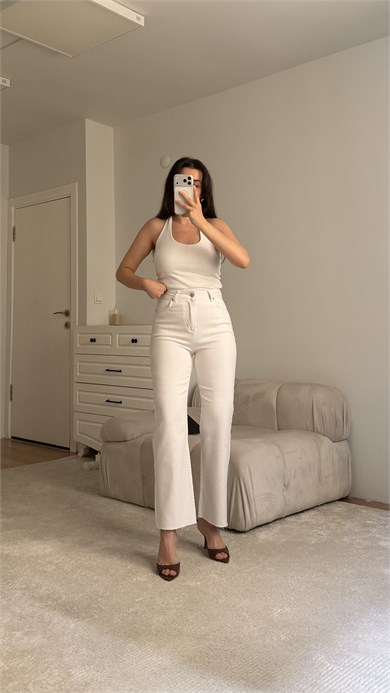 Marka Beyaz Straight Fıt Jean