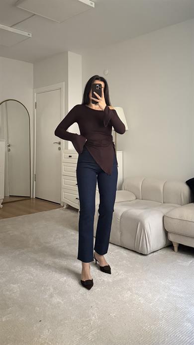 Marka Koyu Lacivert Ultra Yüksek Bel Straight Jean