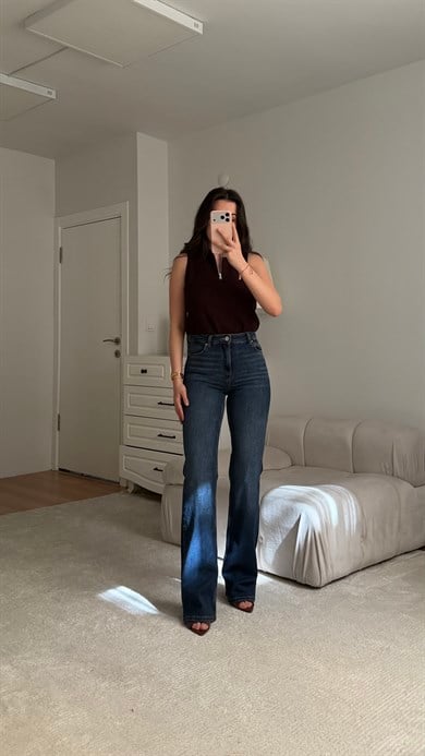 Marka Koyu Mavi Flare Jean 
