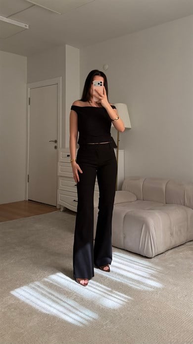 Marka Siyah Düz Kesim Cep Detay Kumaş Pantolon