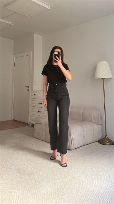 Marka Yıkamalı Siyah Straight Fıt Jean