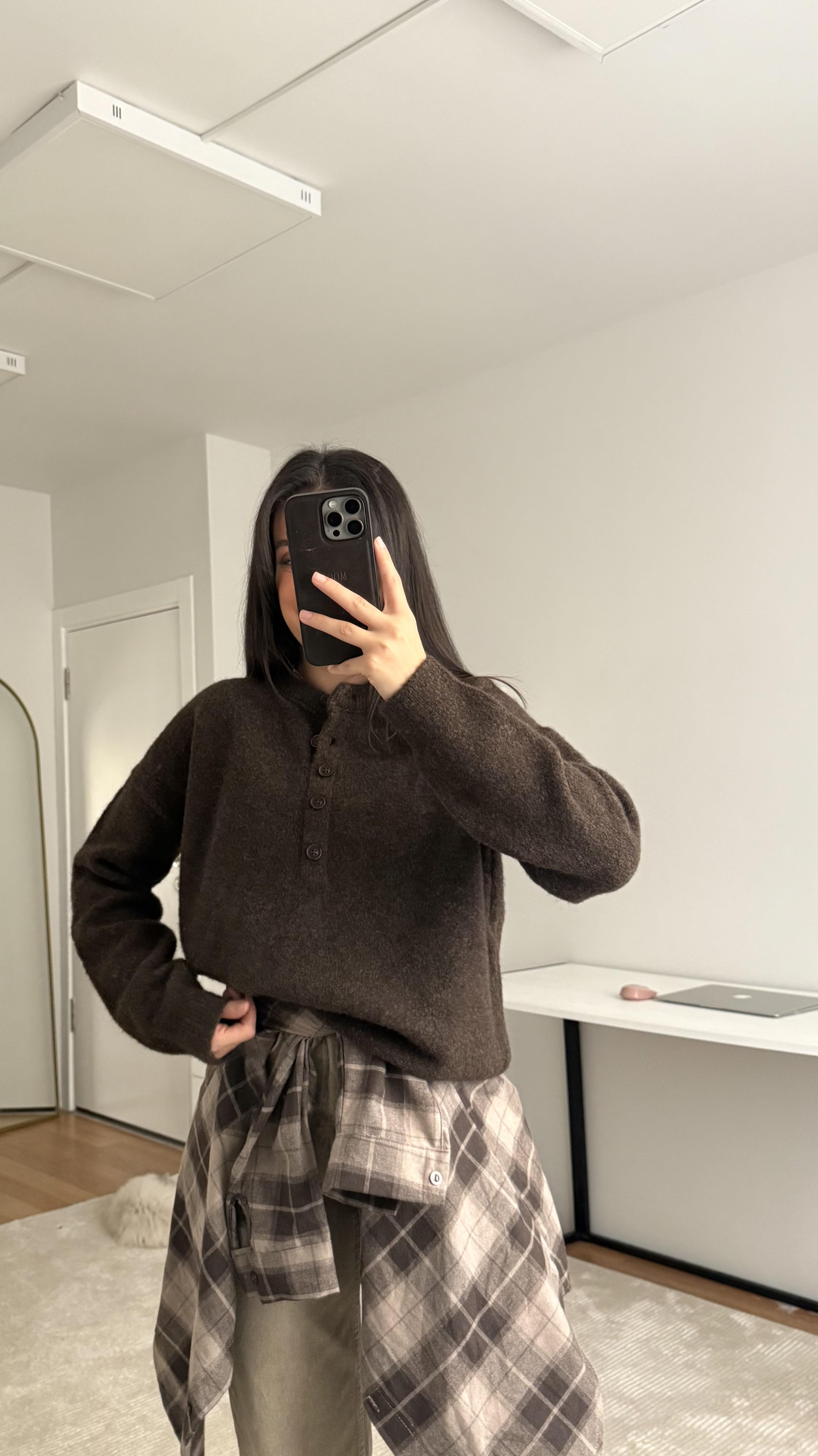 Acı Kahve Düğmeli Bisiklet Yaka Triko Kazak