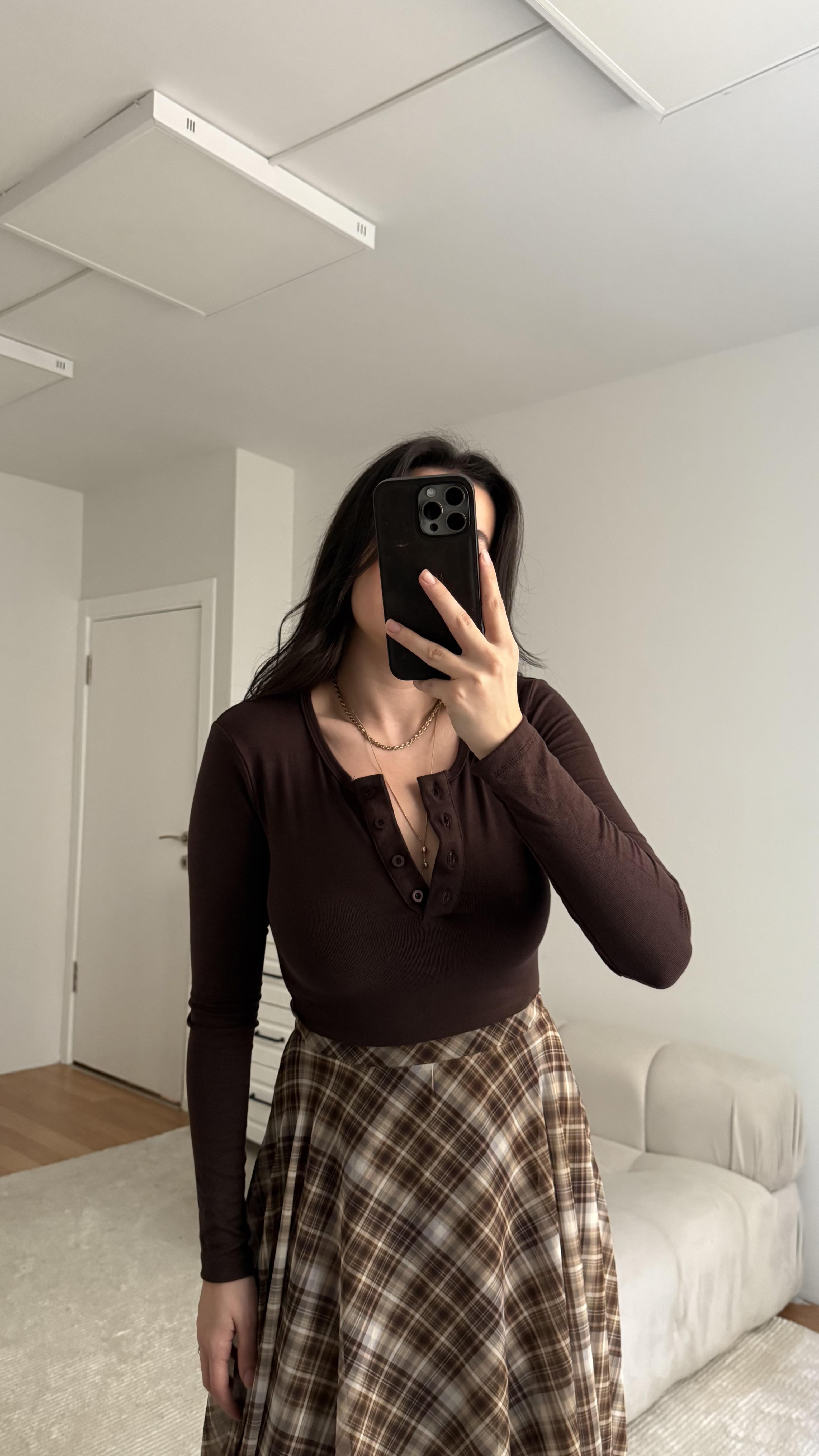 Acı Kahve Düğmeli Bisiklet Yaka Uzun Kollu Tişört