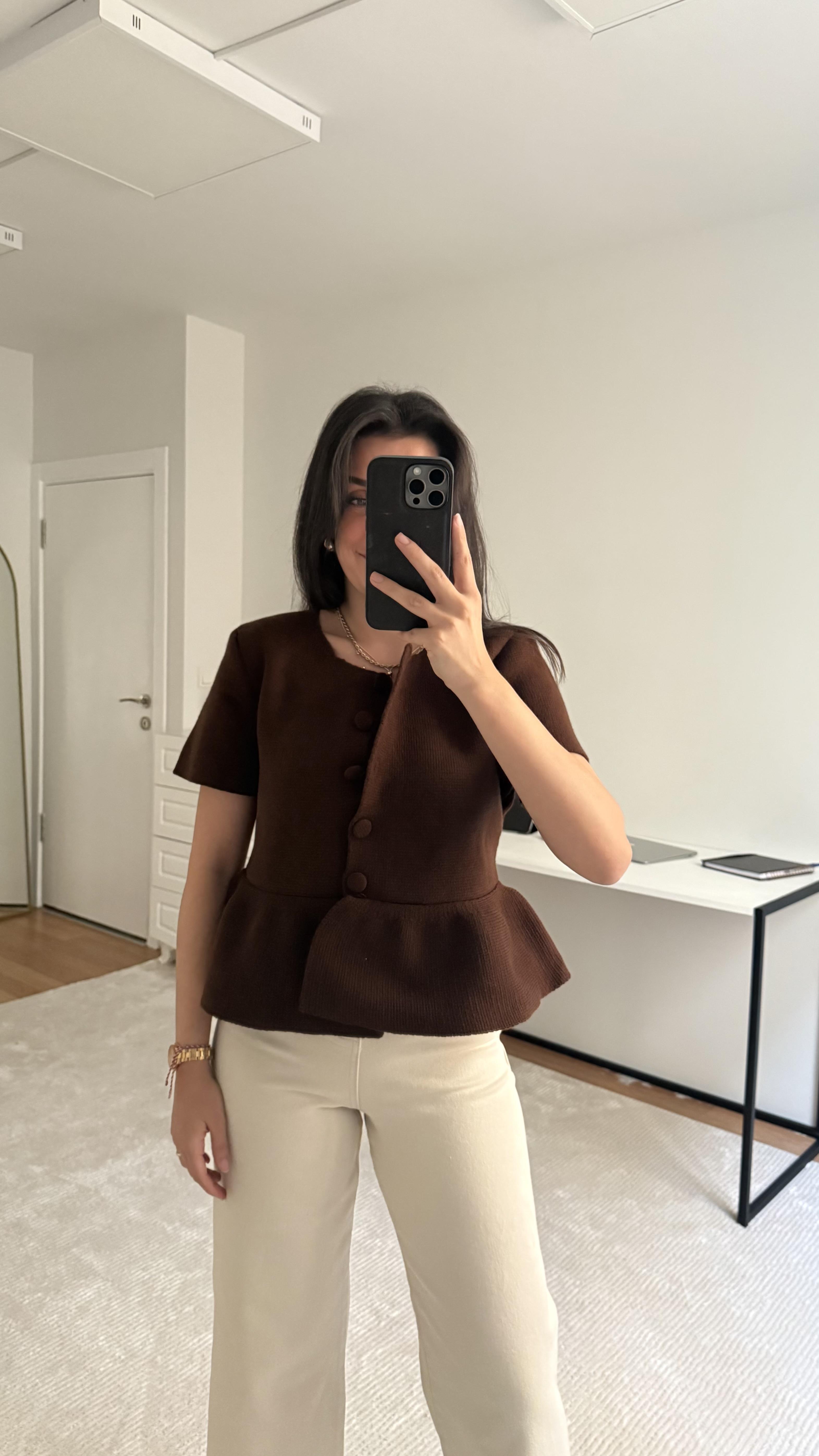 Acı Kahve Eteği Fırfırlı Triko Hırka