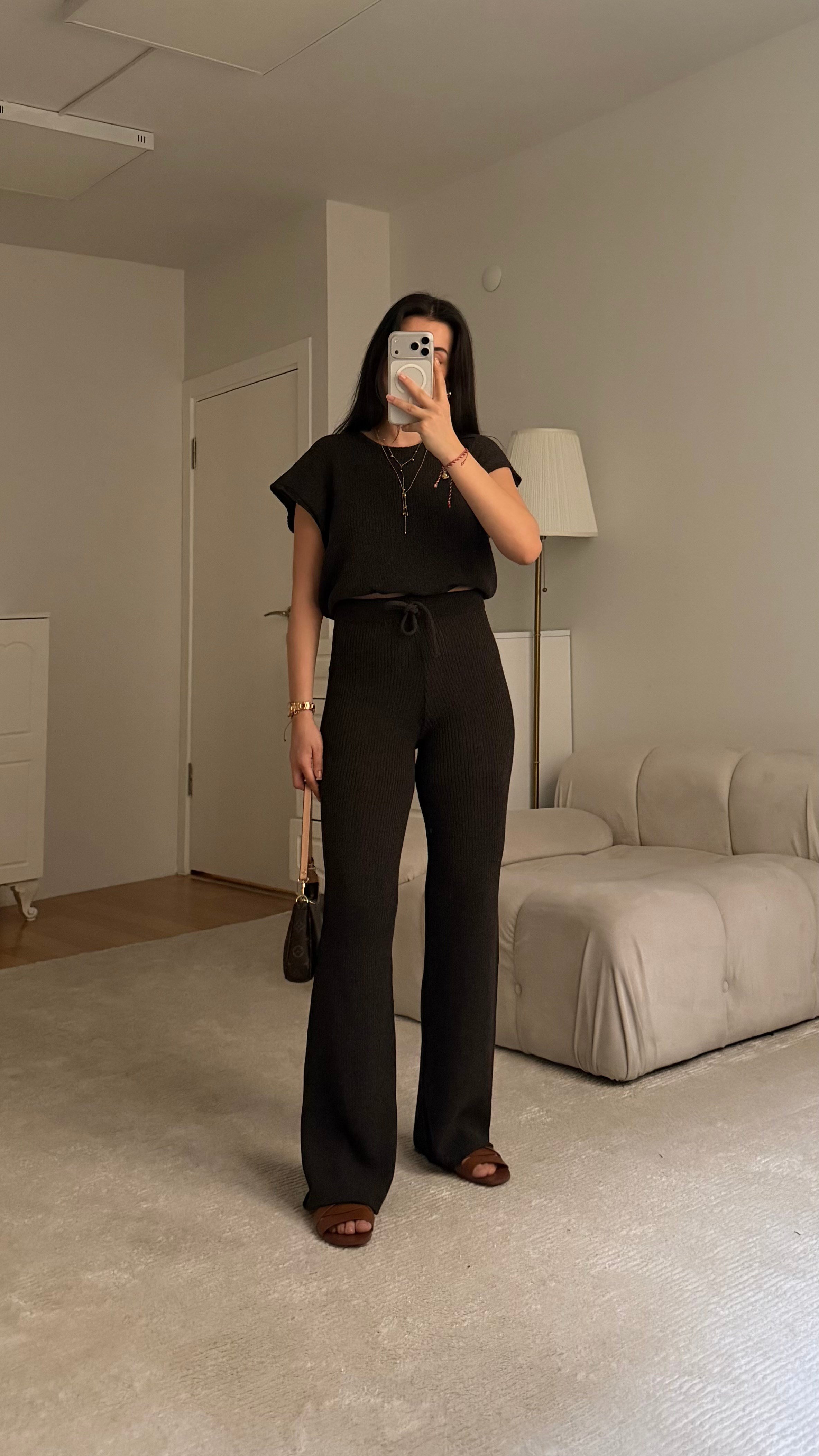 Acı Kahve Kolsuz Triko Takım 