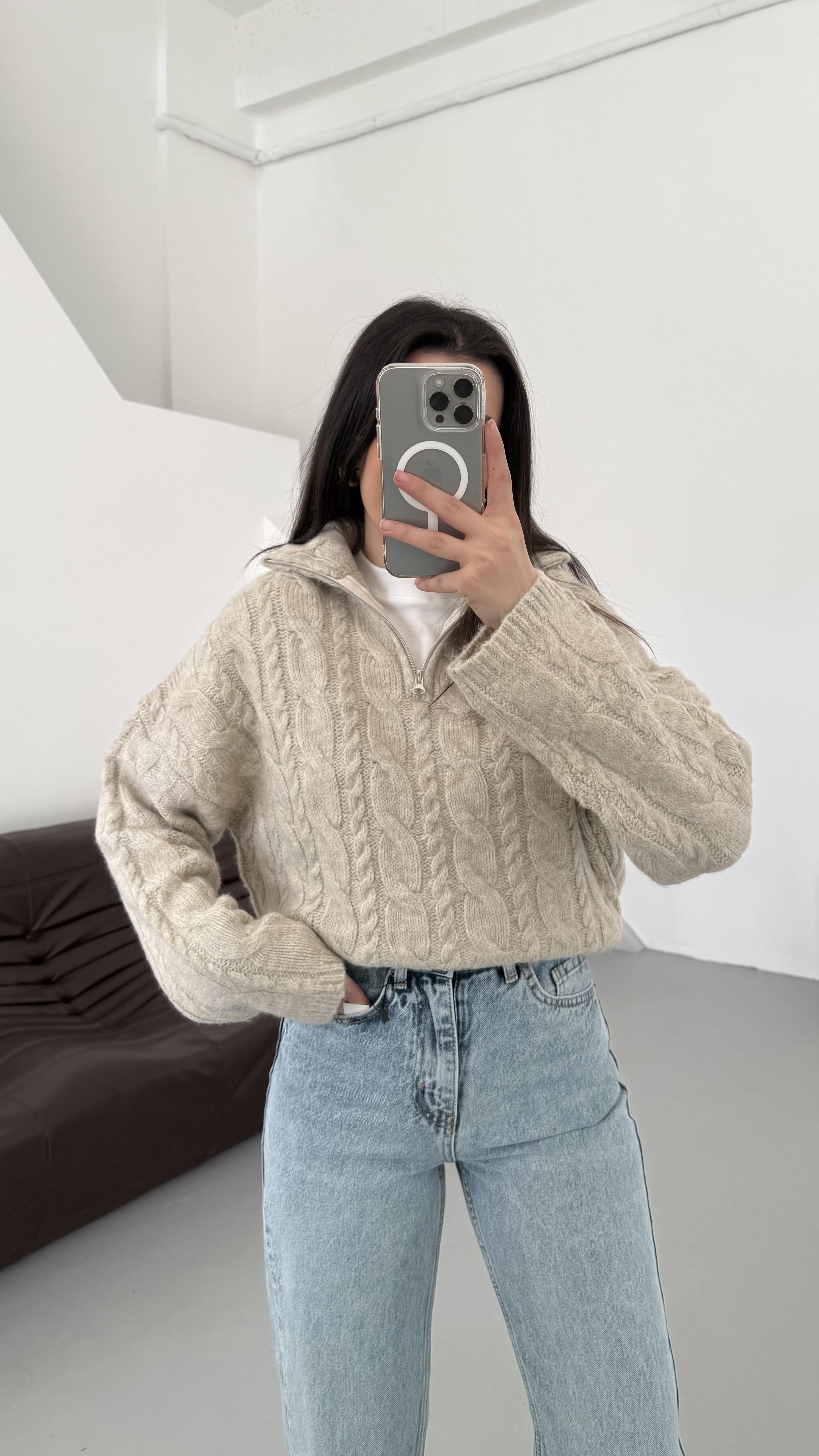 Açık Vizon Dik Yaka Fermuar Detay Örme Kazak