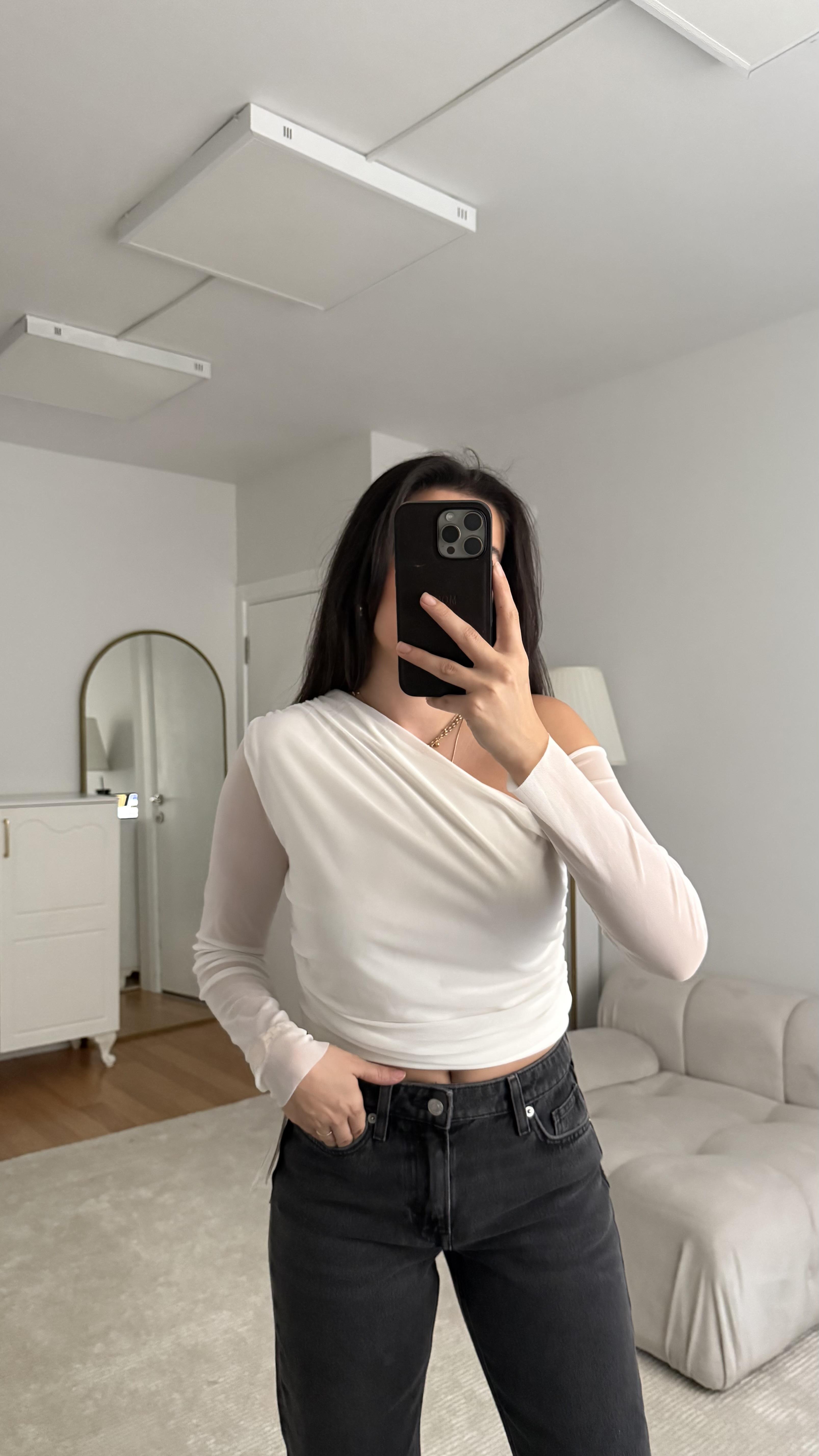 Asimetrik Tül Detaylı Bluz 