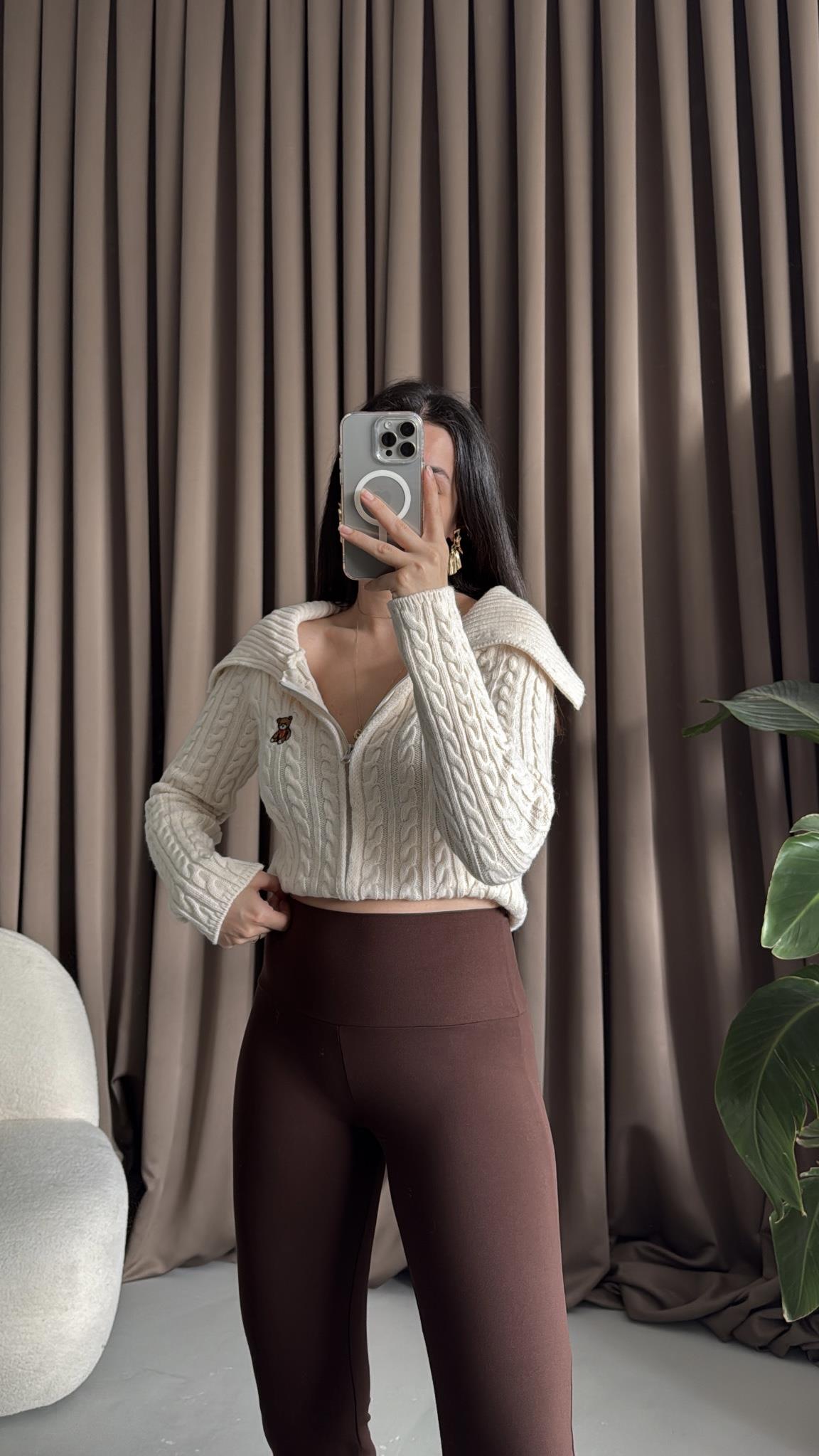 Bej Ayıcık İşleme Detaylı Saç Örme Hırka