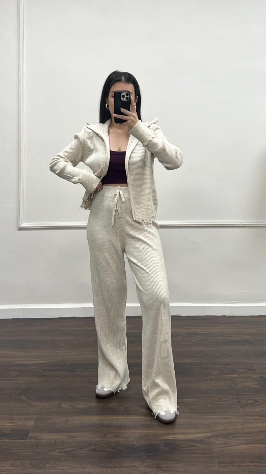 Bej Eskitme Detaylı Triko Takım