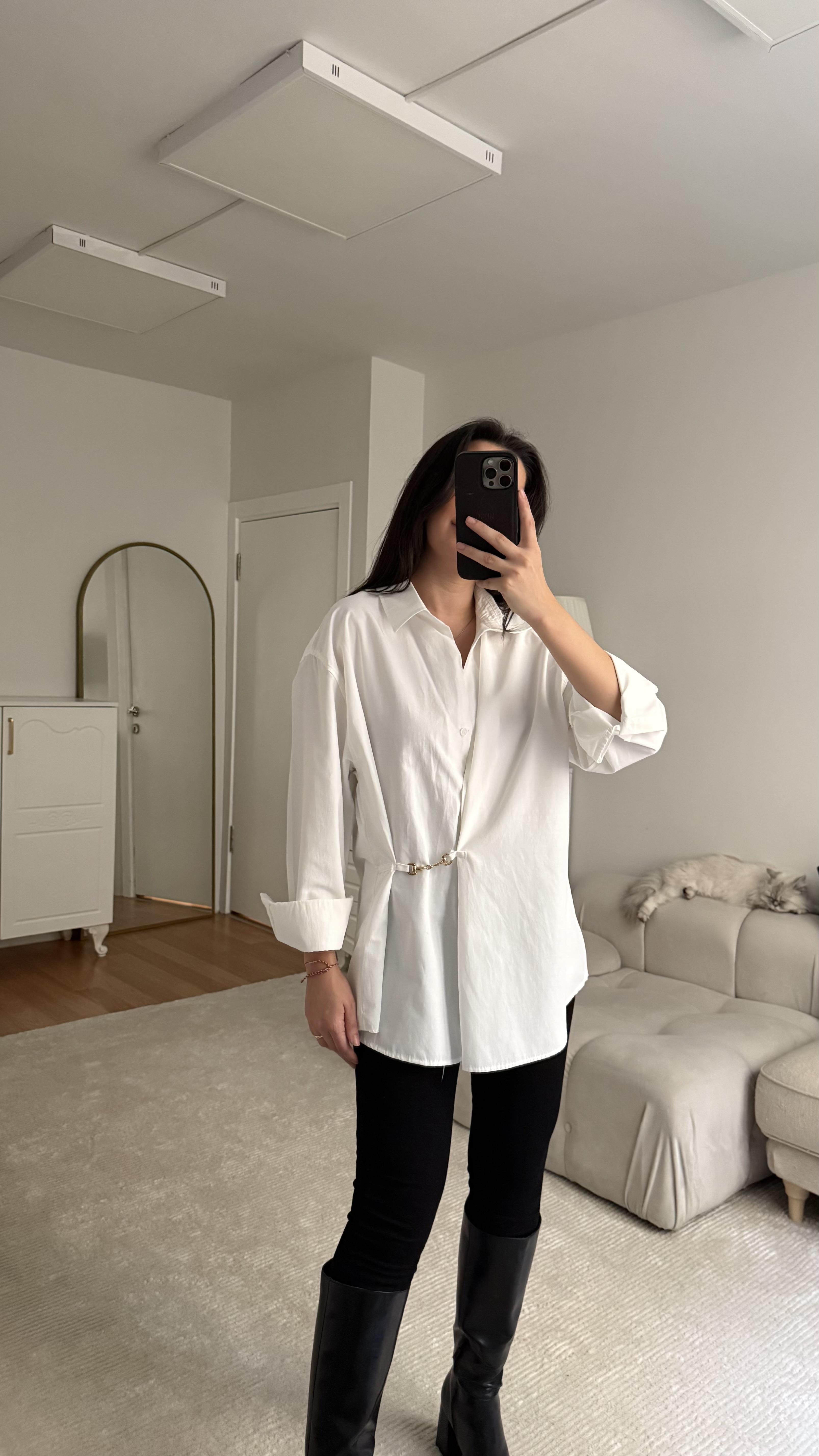 Beyaz Aksesuar Detaylı Poplin Gömlek