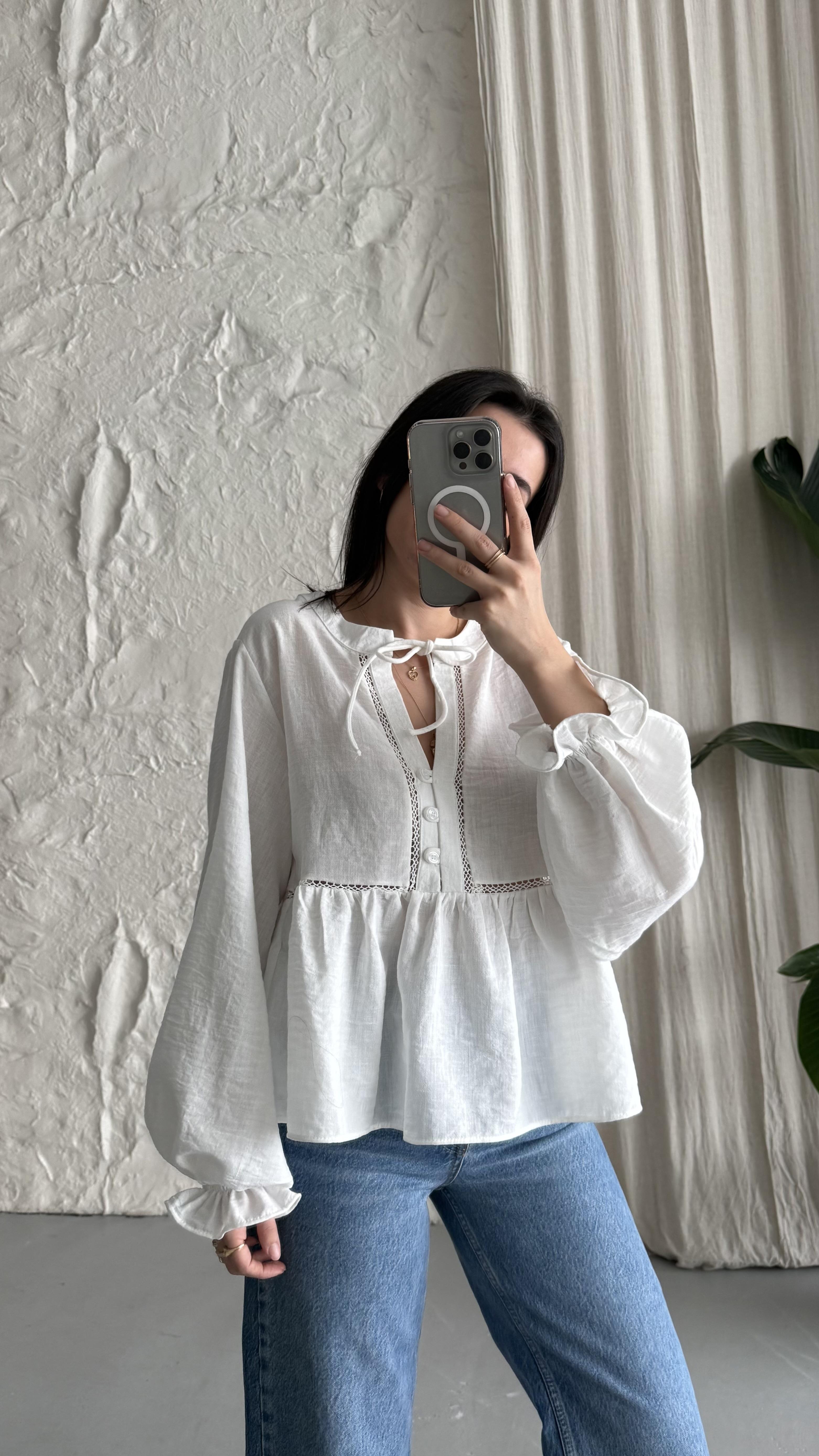 Beyaz Bağlama Detaylı Gömlek