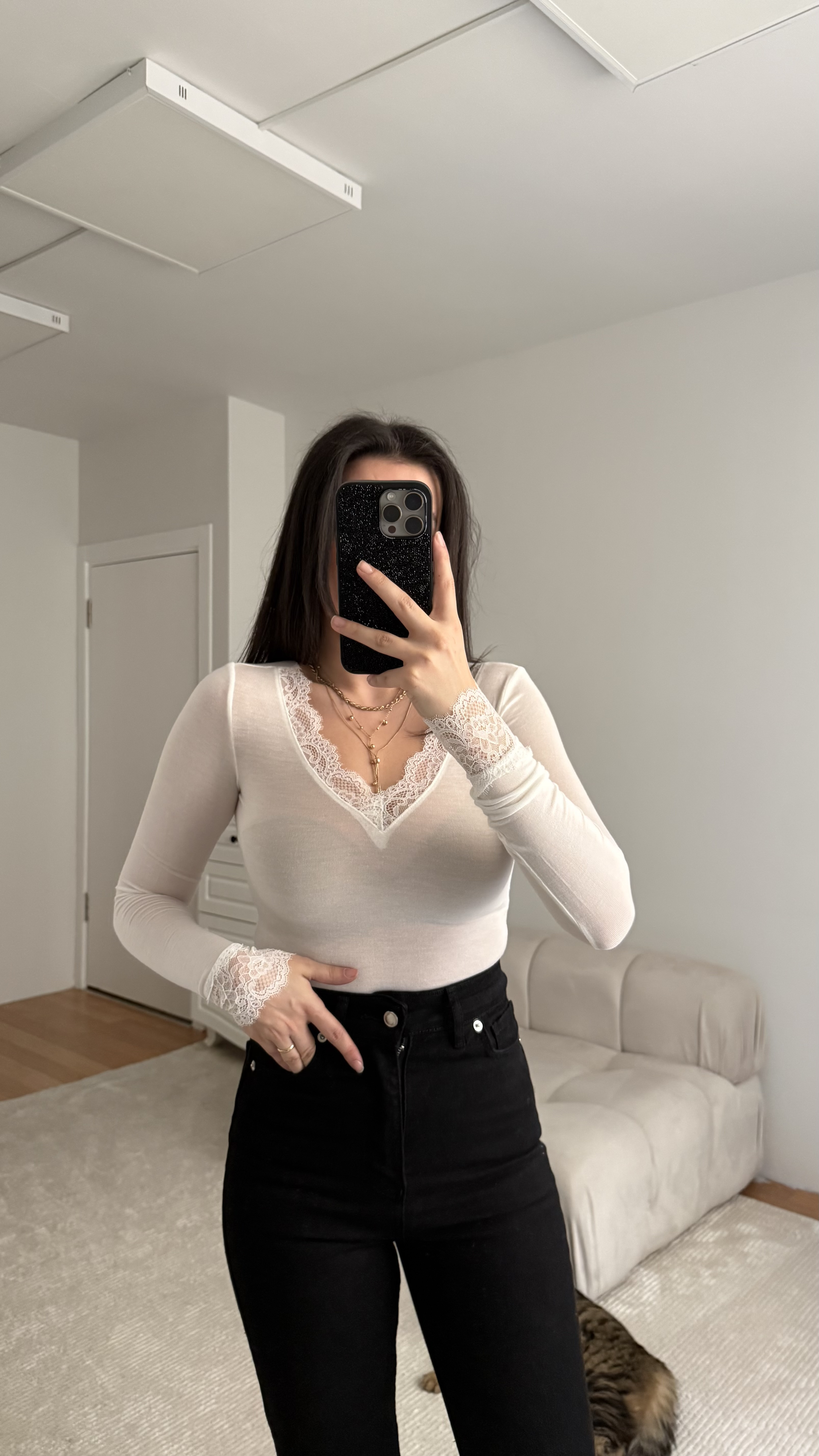 Beyaz Dantel Detay Bluz