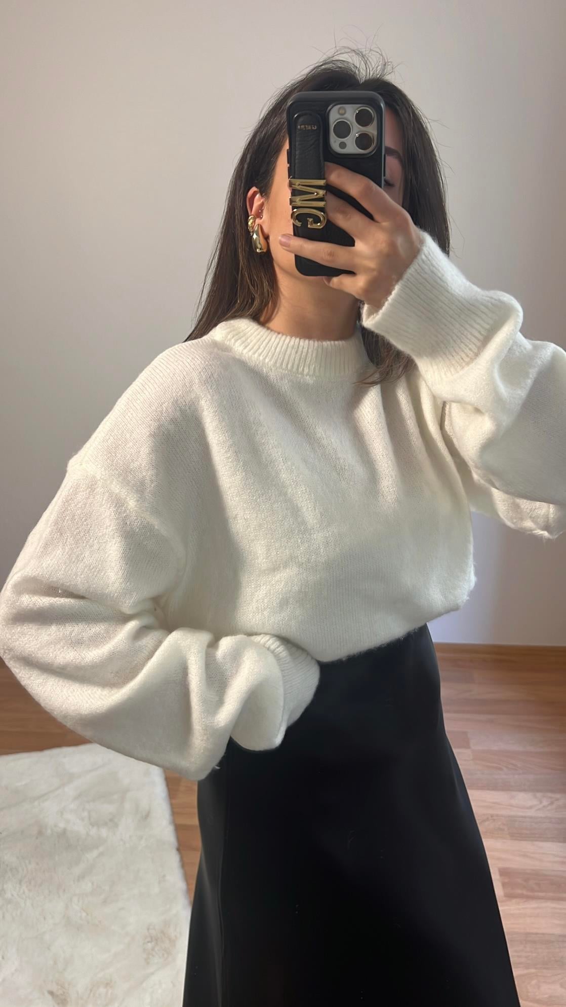 BEYAZ YUMUŞAK ÖRGÜ KAZAK