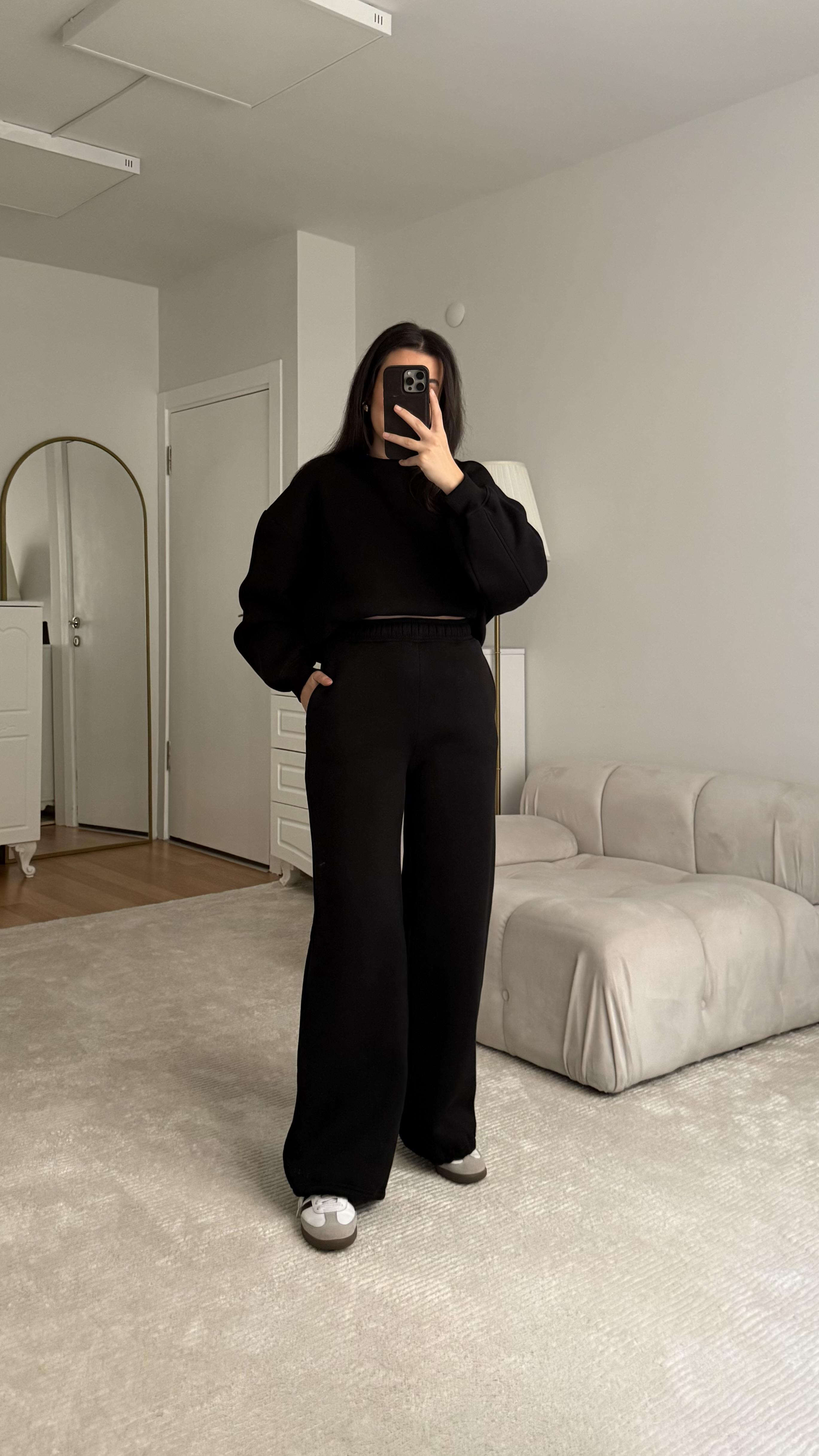 Bol Paça Lastikli Siyah Üç İplik Şardonlu Takım