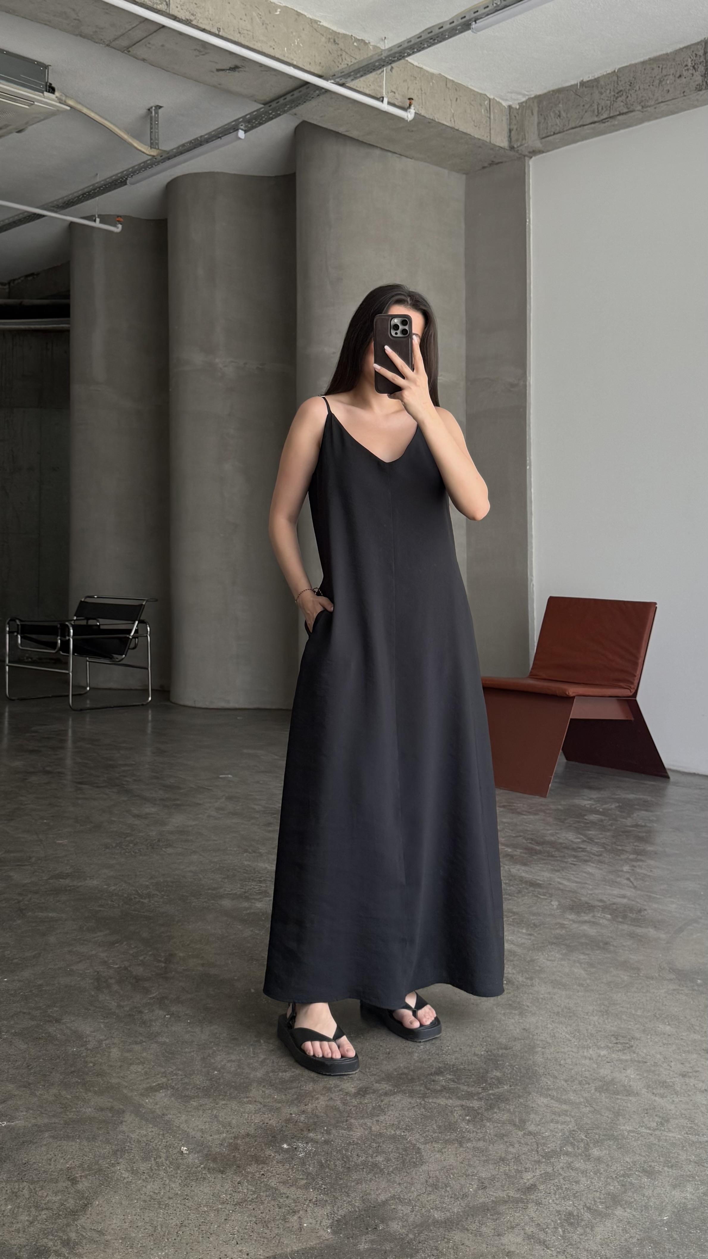 CAS Siyah Askılı V Yaka Maxi Elbise