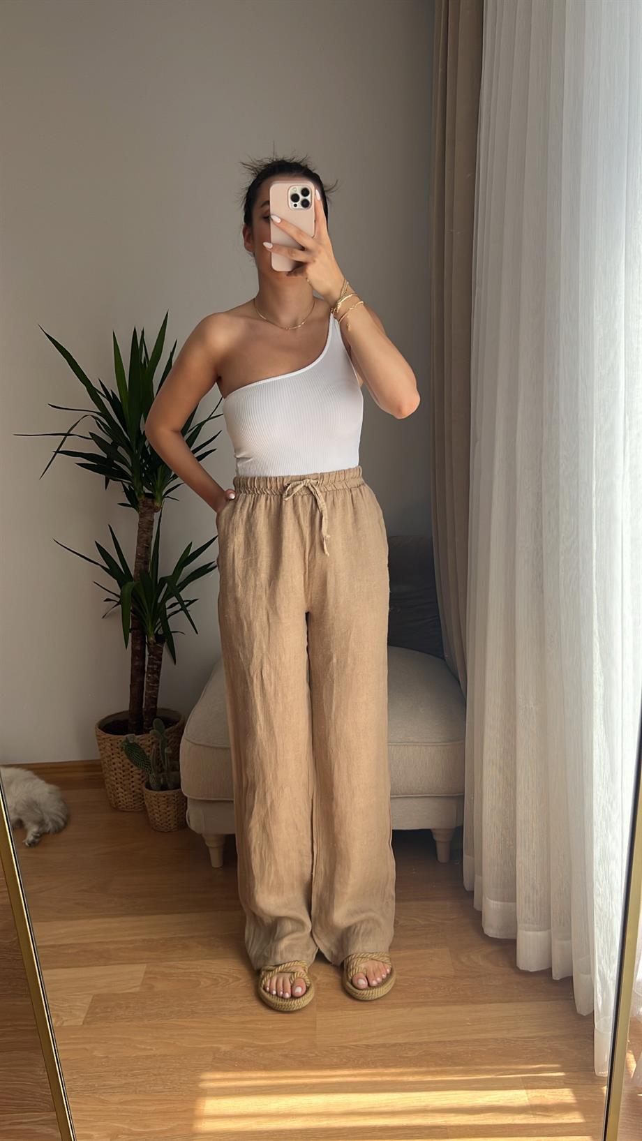 DEVE TÜYÜ RENK BELİ BÜZGÜLÜ GENİŞ PAÇA STRAİGHT FIT KETEN PANTOLON