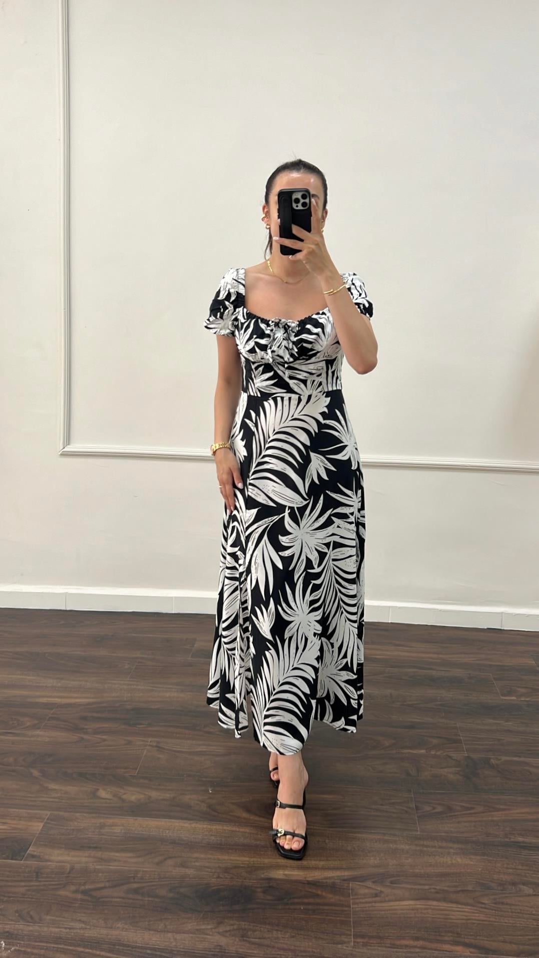 Dip Siyah Desenli Kayık Yaka Elbise