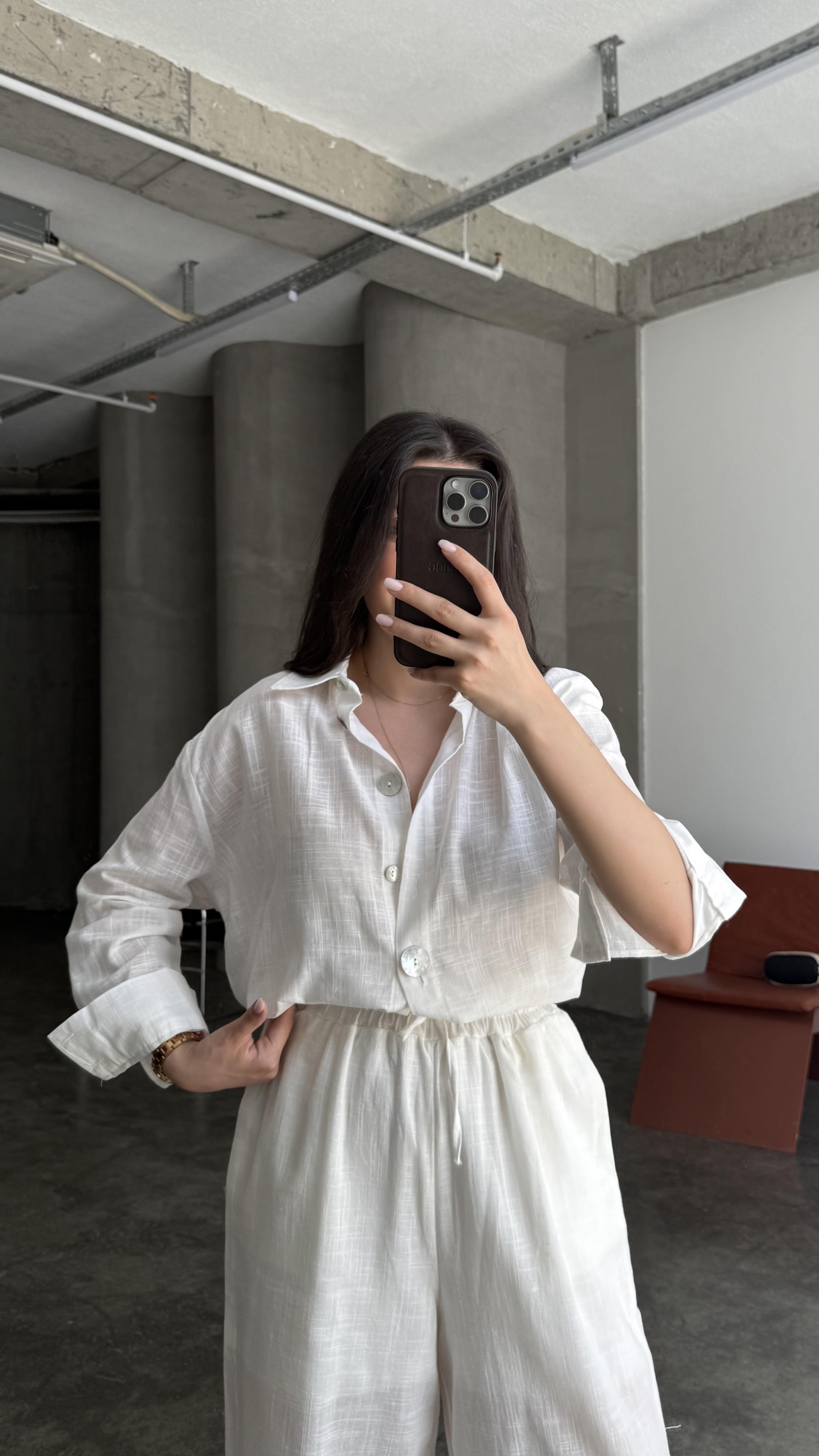 Dk Beyaz Keten Kemik Düğmeli Gömlek