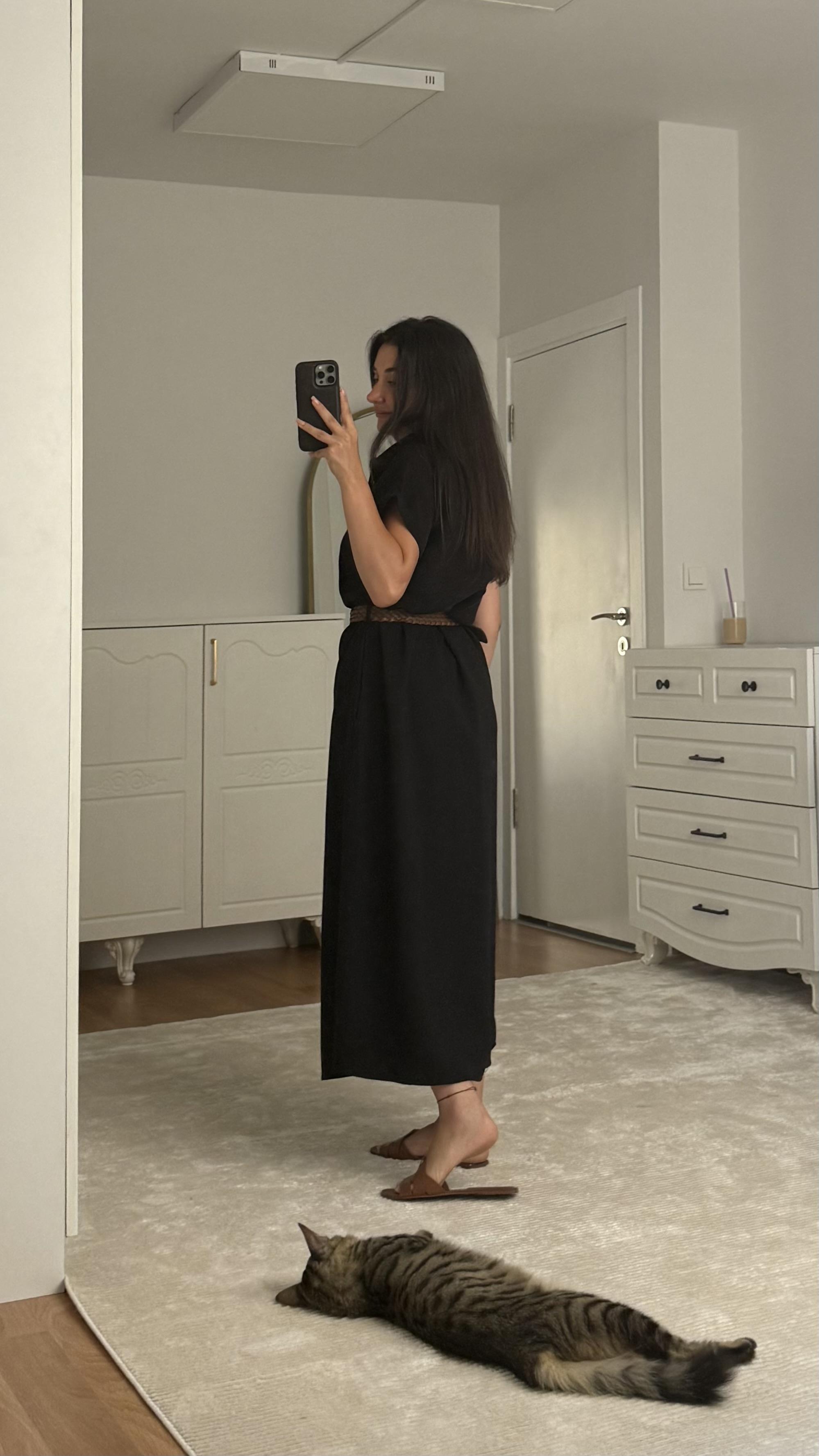 Düğmeli Gömlek Yaka Kemerli Siyah Elbise