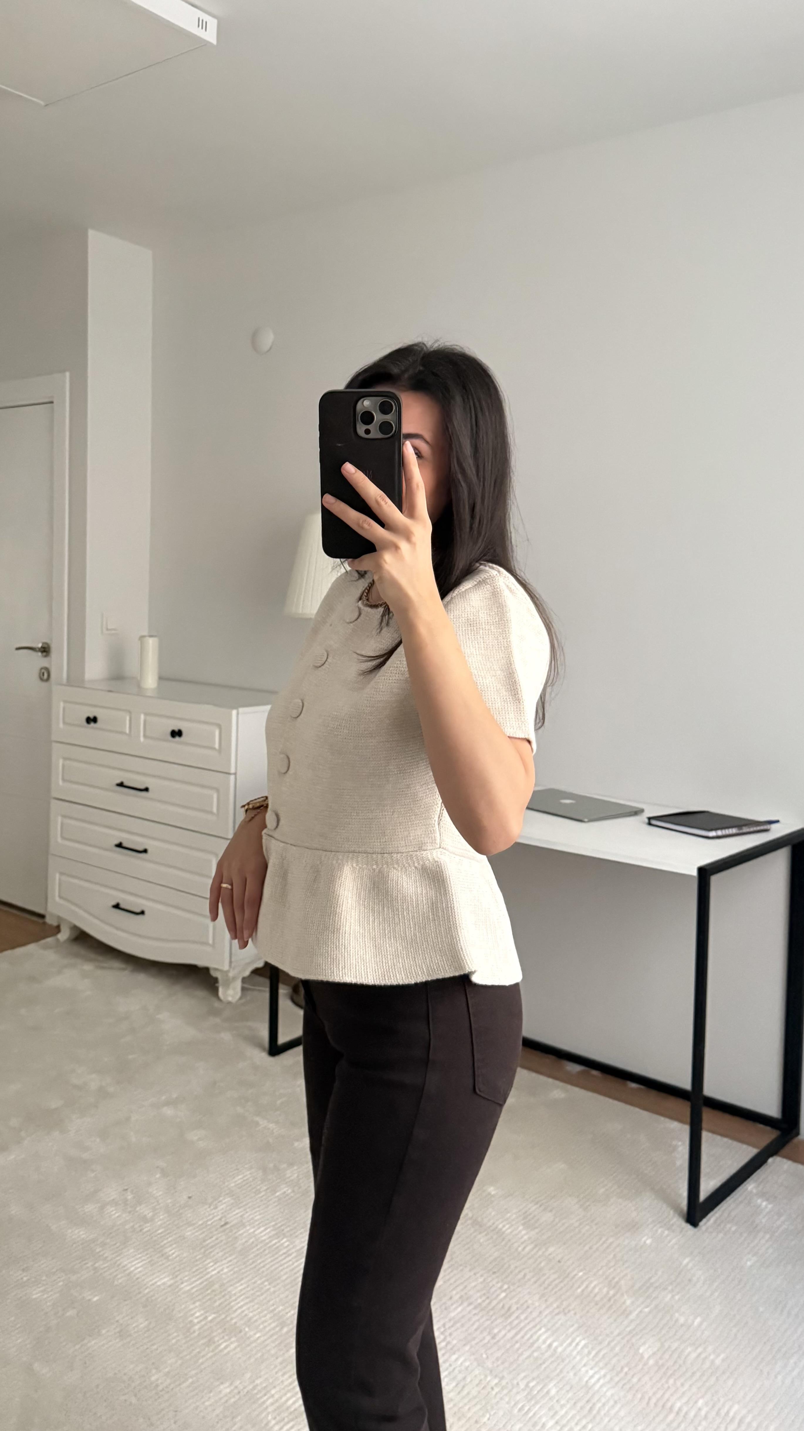 ekru Eteği Fırfırlı Triko Hırka