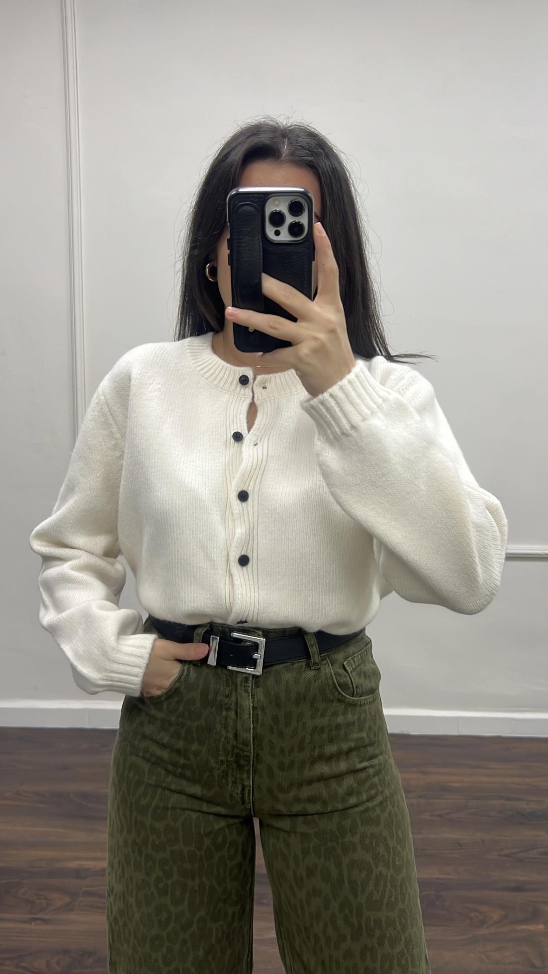 Ekru Mini Düğme Detaylı Basıc Hırka