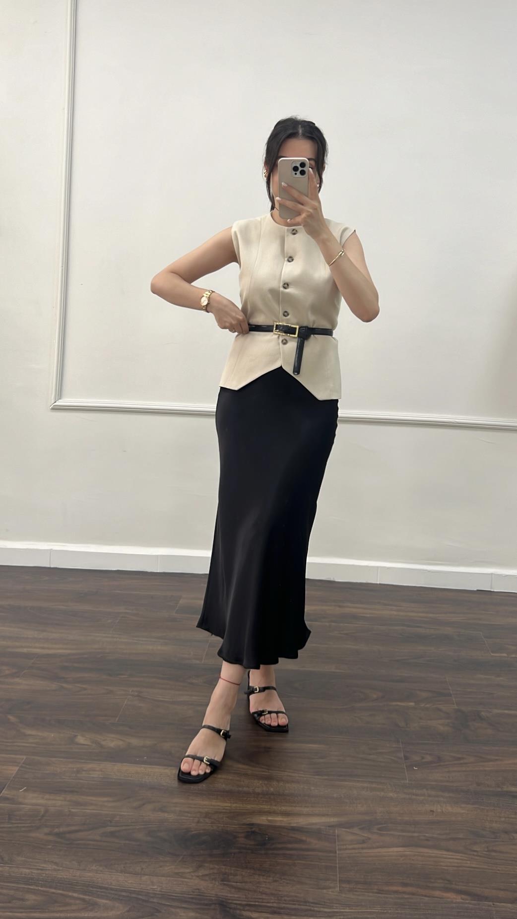 Fan Siyah Saten Midi Etek