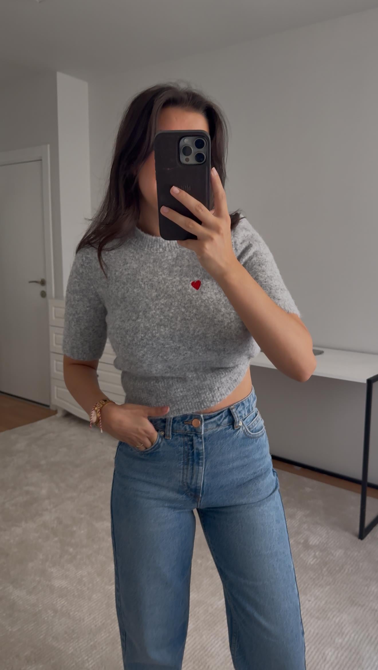 Gri Kalp Nakışlı Bisiklet Yaka Triko